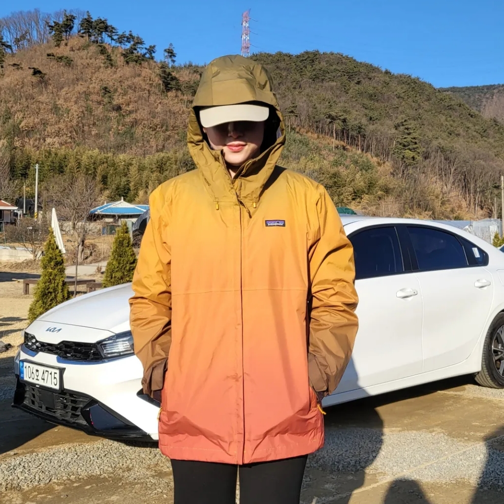 Patagonia Torrentshell 3L Jacket Black 착용 스타일