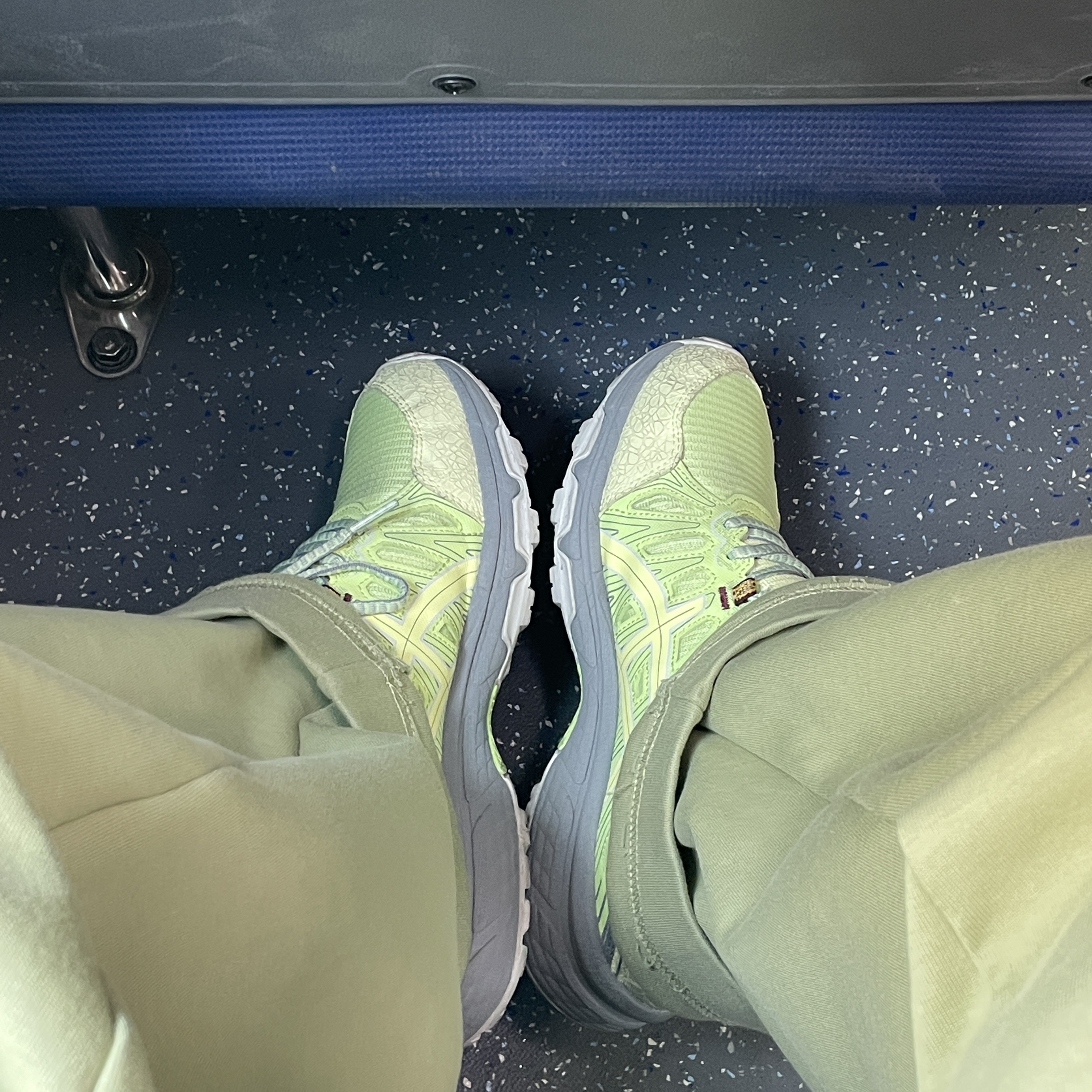 Asics HN1-S Gel-Venture 7 Lime Green Huddle Yellow, Zara x Ader Error Jogger Pants Light Green 착용 스타일