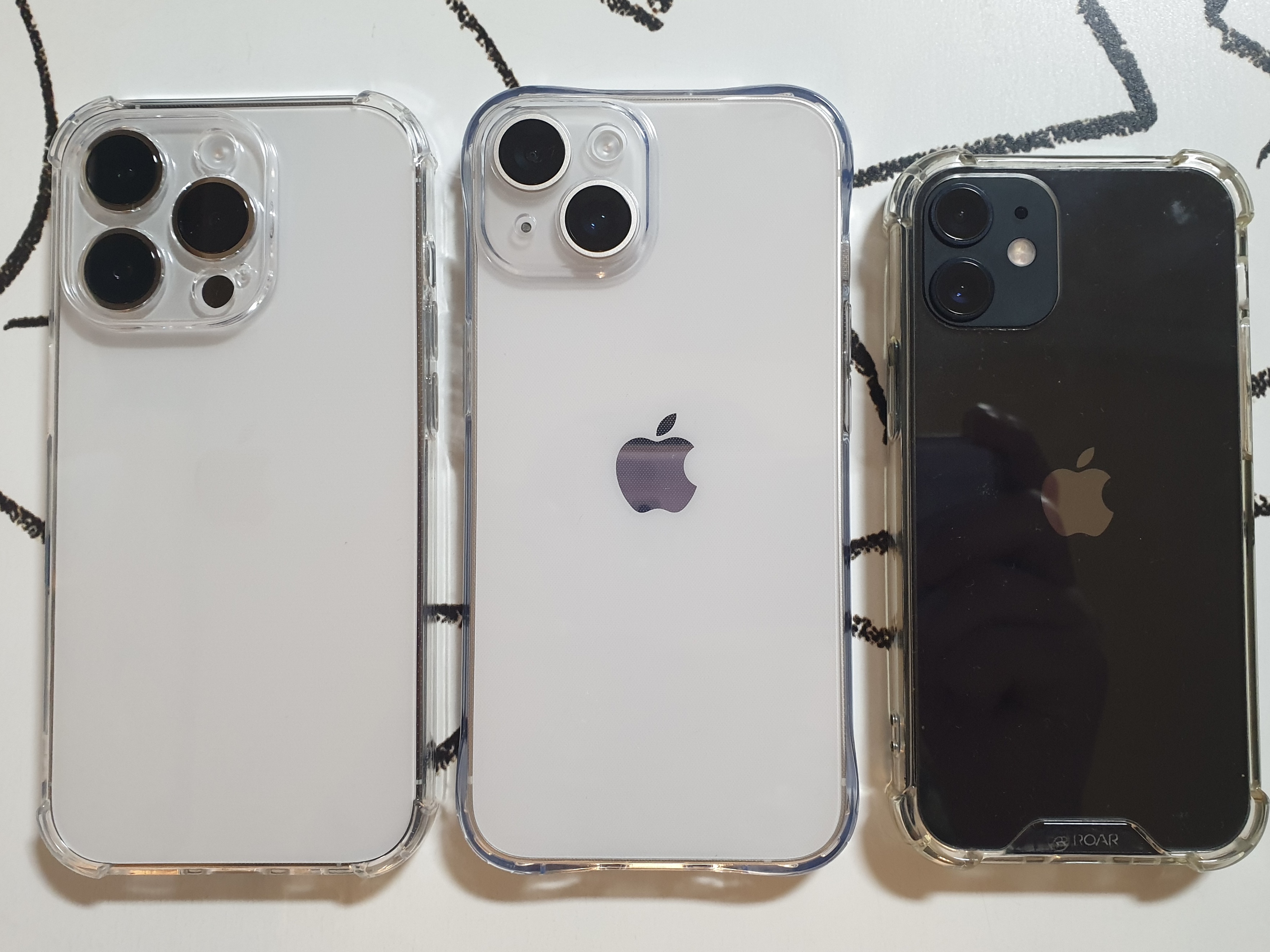 Apple iPhone 14 Pro 256GB Silver (Korean Ver.), Apple iPhone 14 256GB Starlight (Korean Ver.) 착용 스타일