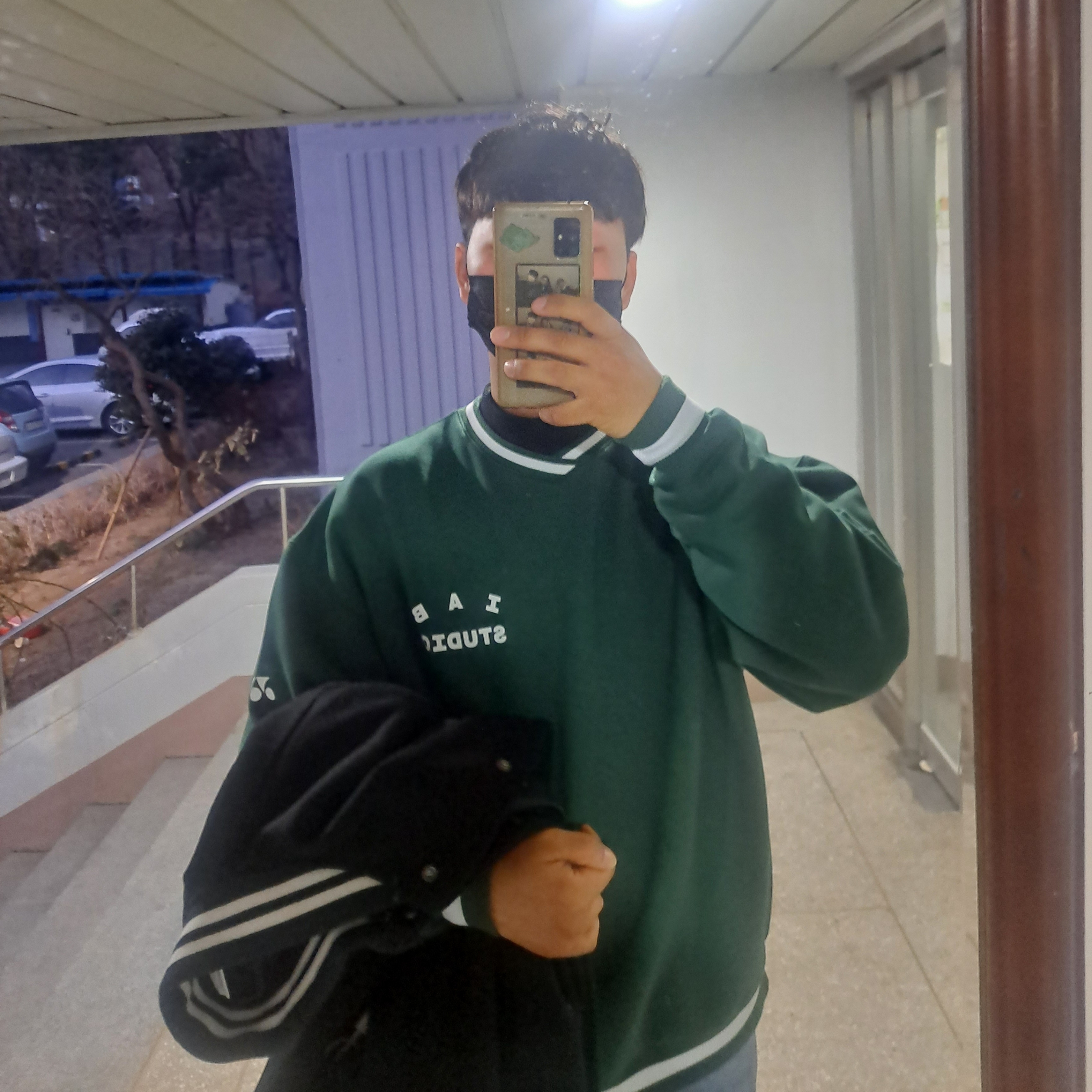 IAB Studio x Yonex Sweatshirt Green, Nike NSW Authentics Varsity Jacket Black - Asia 착용 스타일