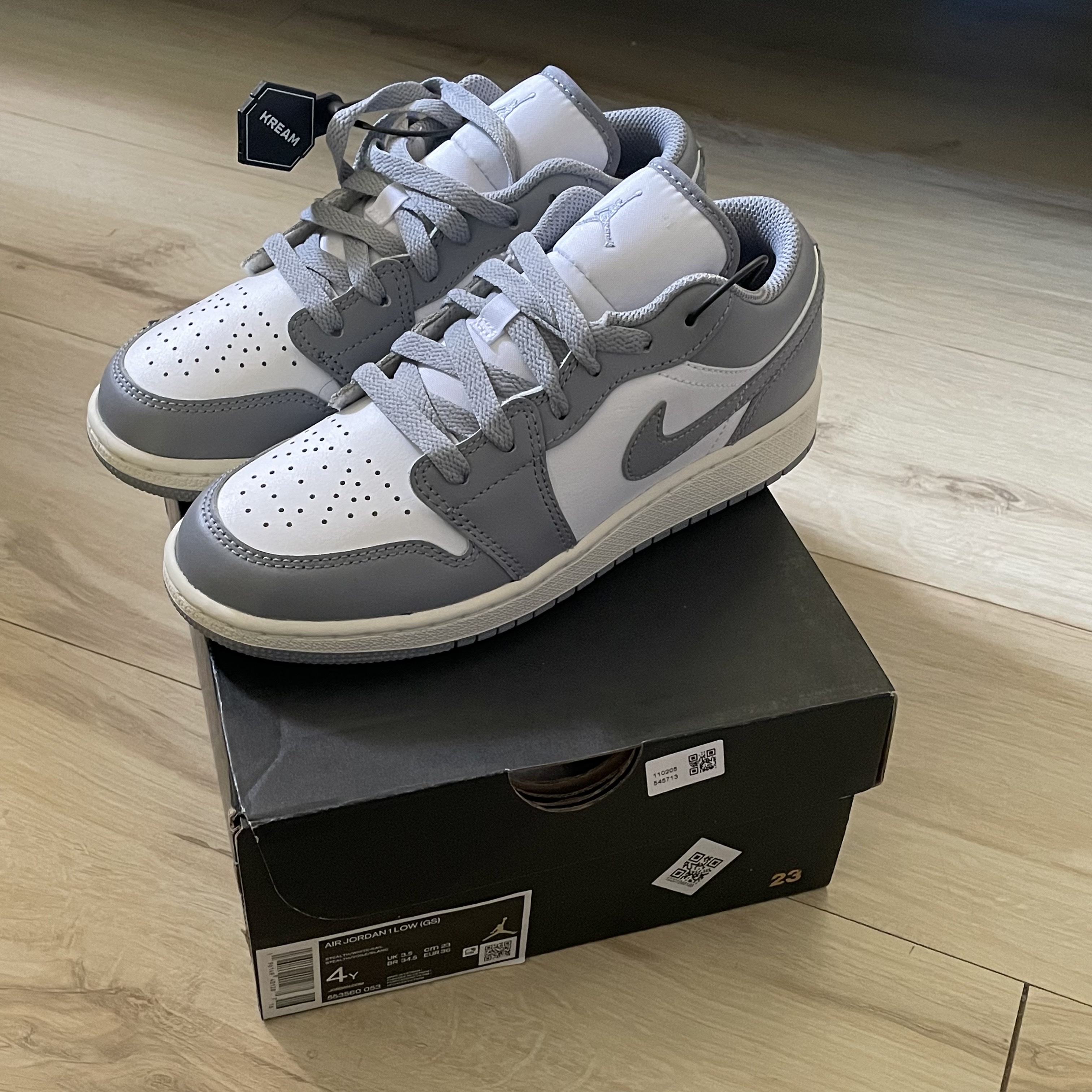 (GS) Jordan 1 Low Stealth and White 착용 스타일 - 2