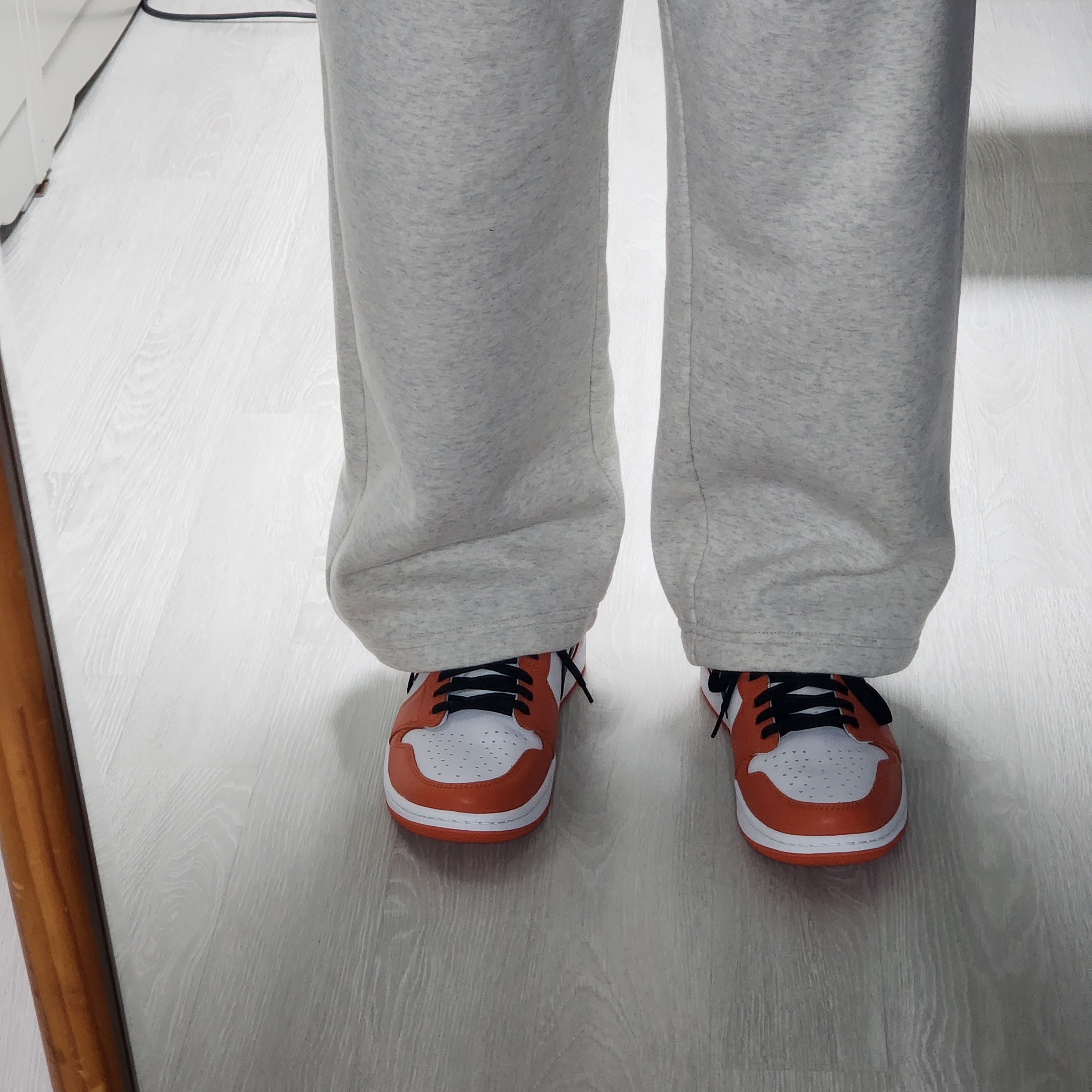 Jordan 1 Low OG Starfish 착용 스타일 - 1