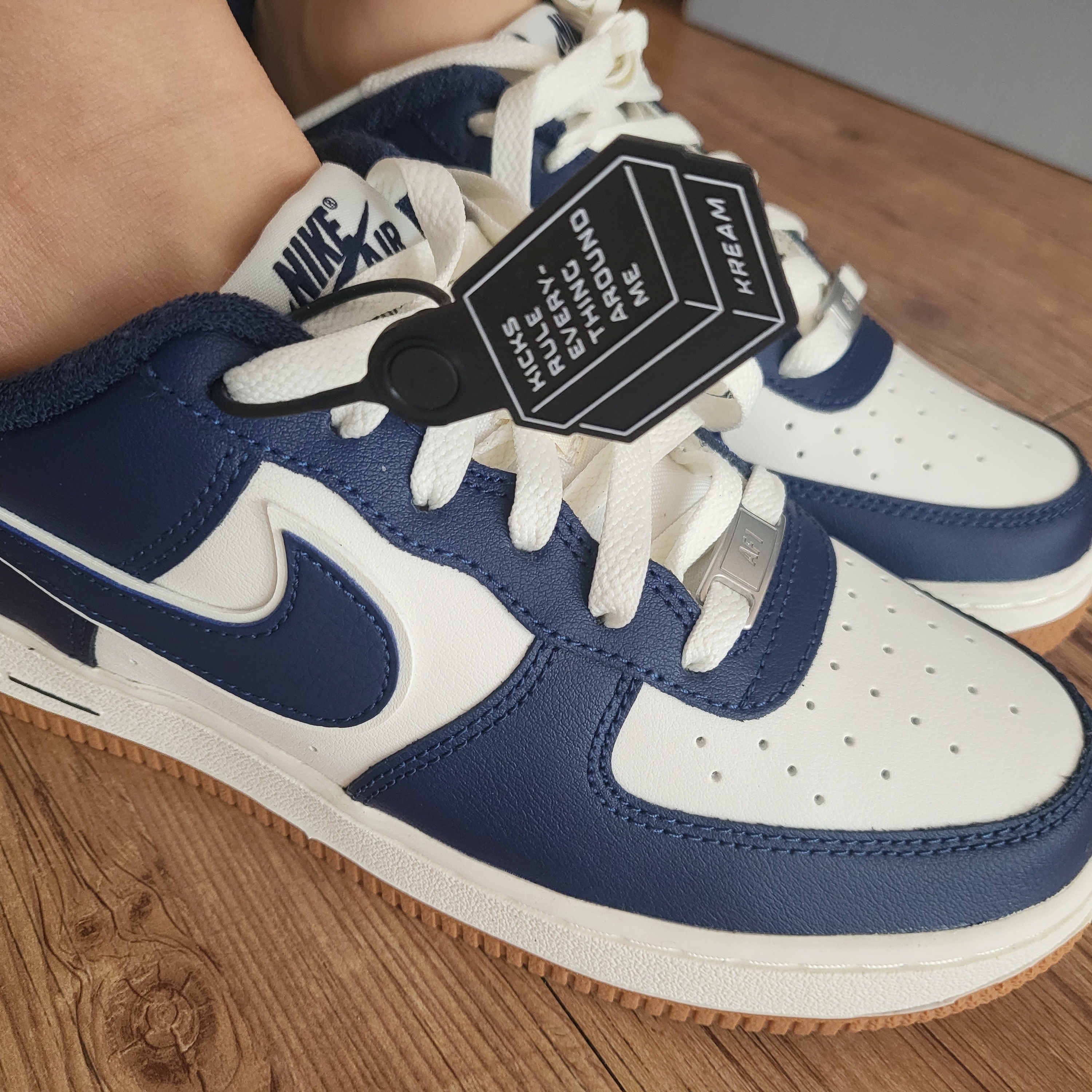 (GS) Nike Air Force 1 LV8 3 Midnight Navy 착용 스타일