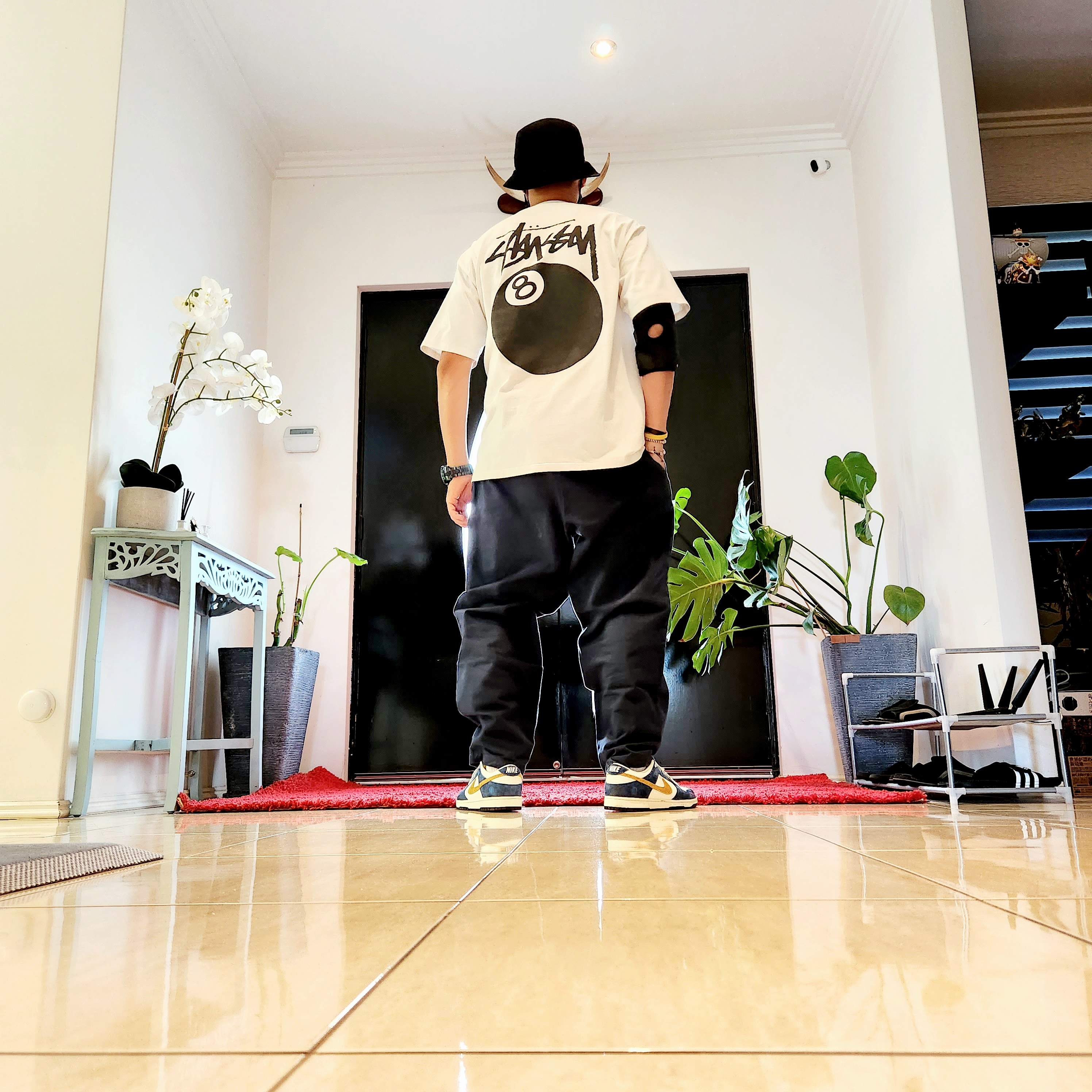 Nike x Kasina Dunk Low 80's Bus, Stussy SS Link Deep Bucket Hat Black 착용 스타일 - 2