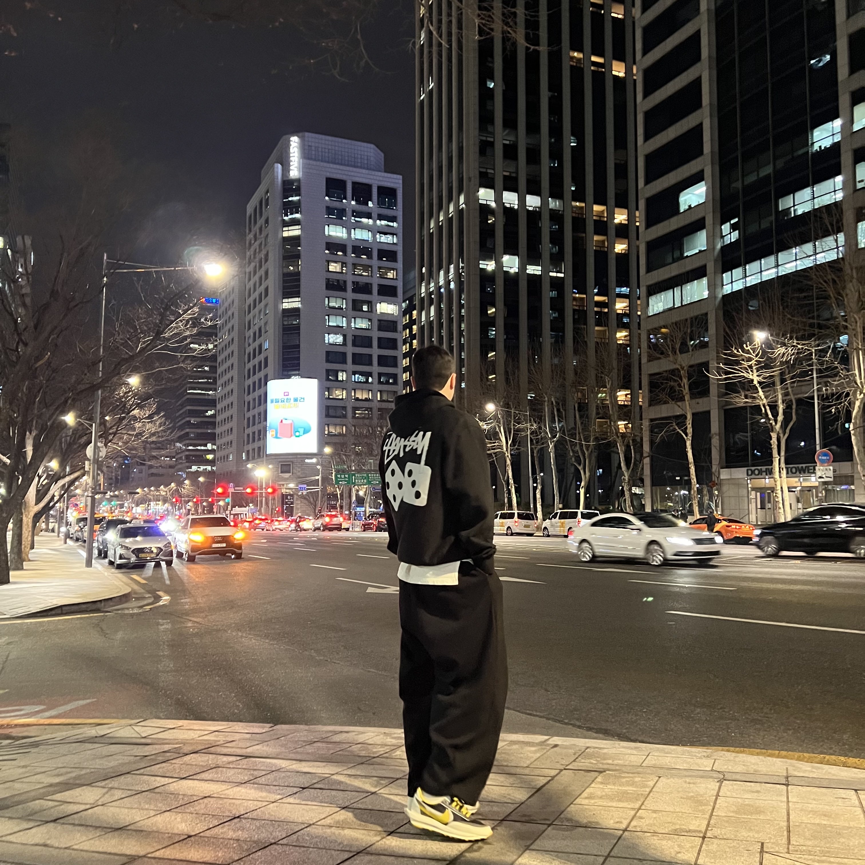Nike x Sacai x Undercover LDWaffle Black Bright Citron, Stussy Dice Pigment Dyed Hoodie Black 착용 스타일