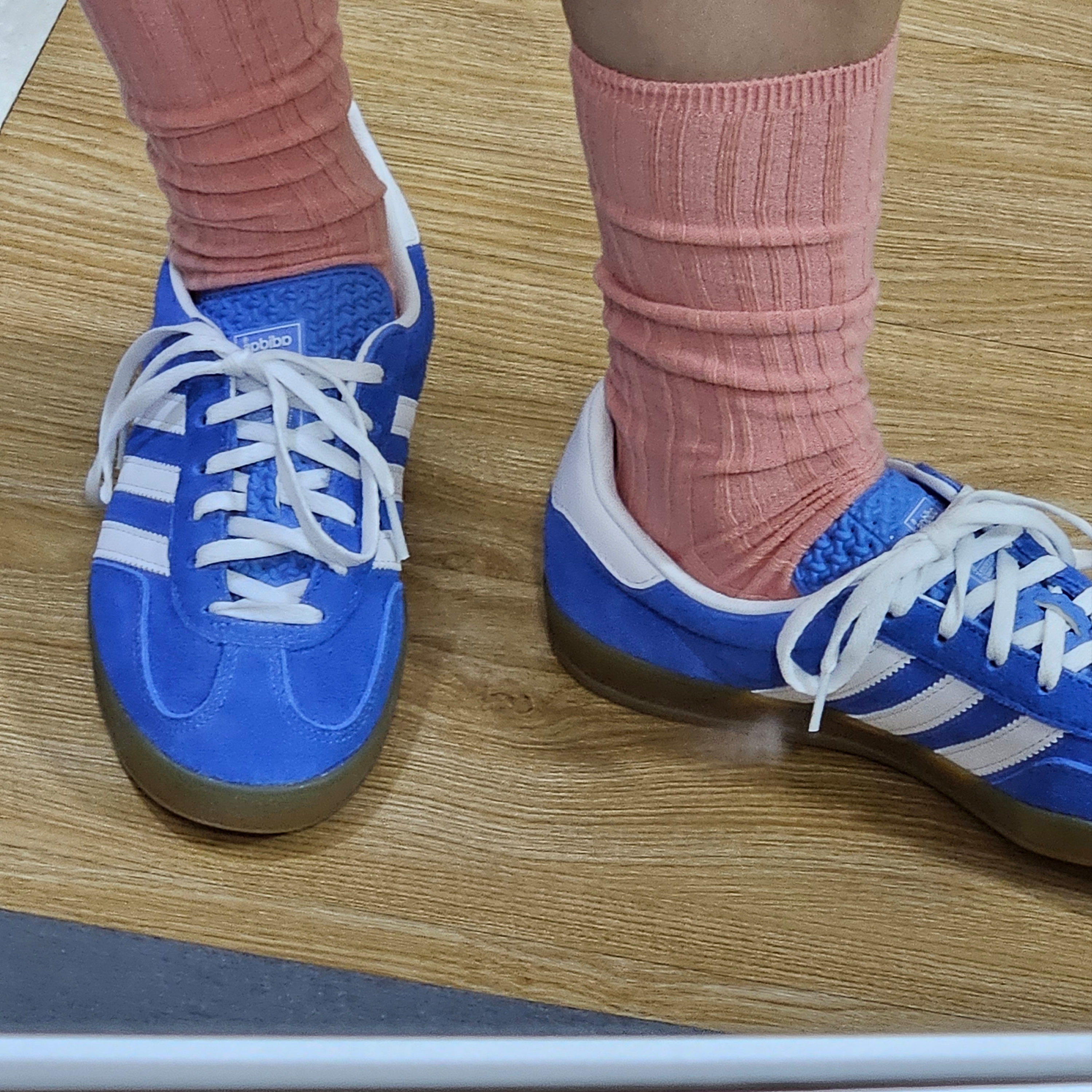 (W) Adidas Gazelle Indoor Blue Fusion Cloud White 착용 스타일 - 2