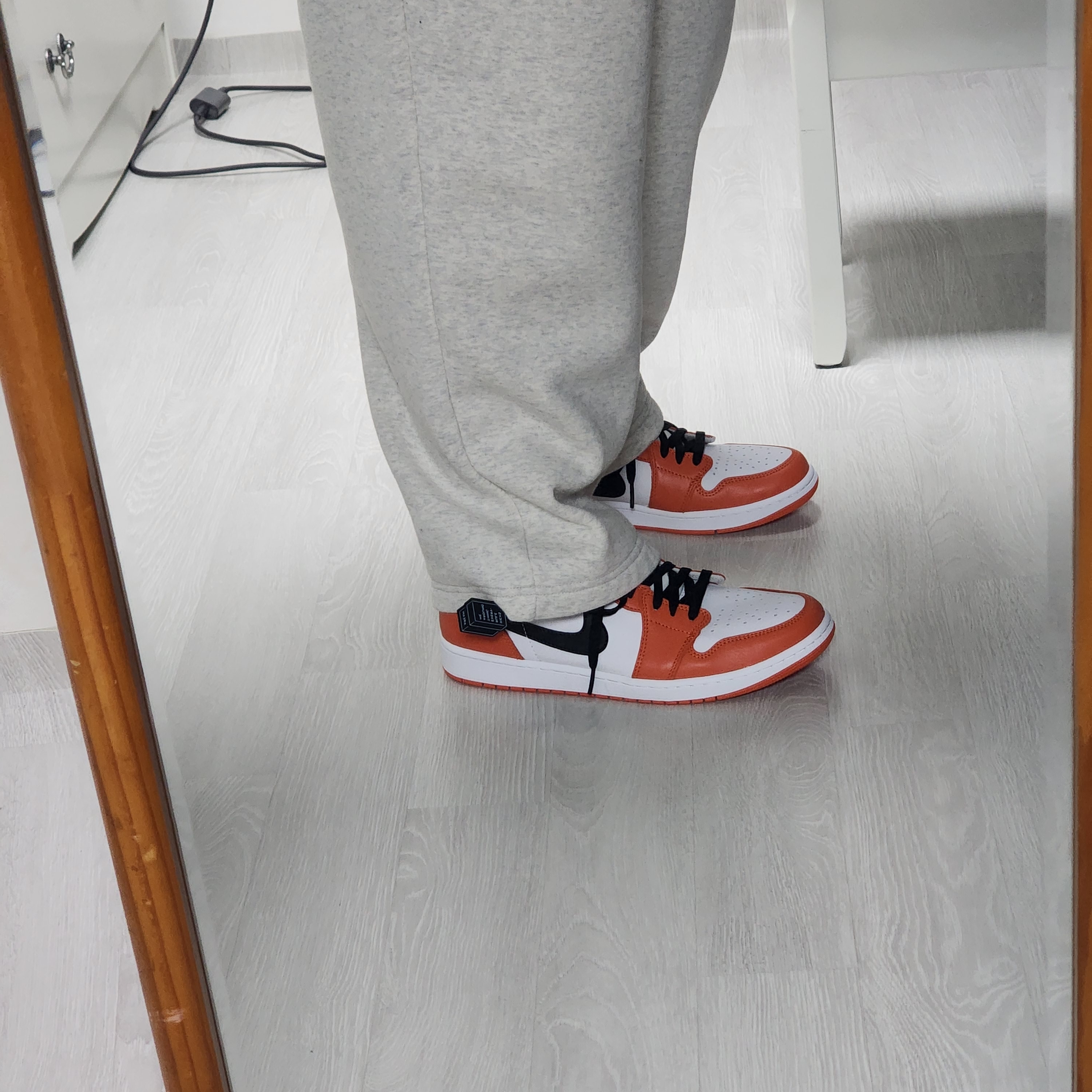 Jordan 1 Low OG Starfish 착용 스타일 - 2