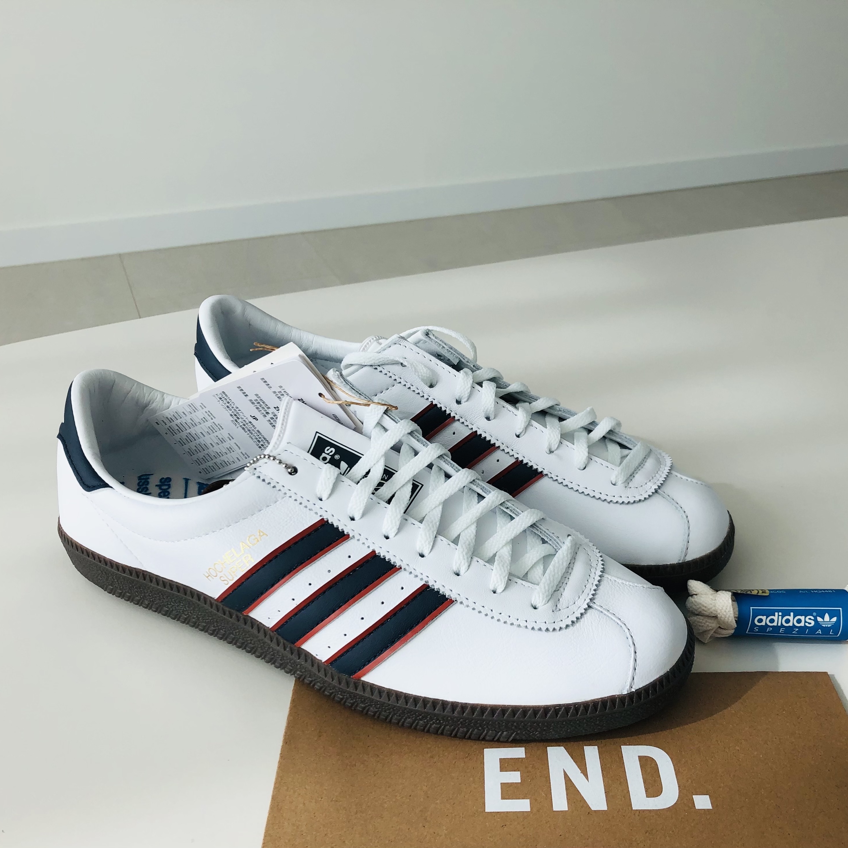 Adidas Hochelaga Spezial Cloud White 착용 스타일