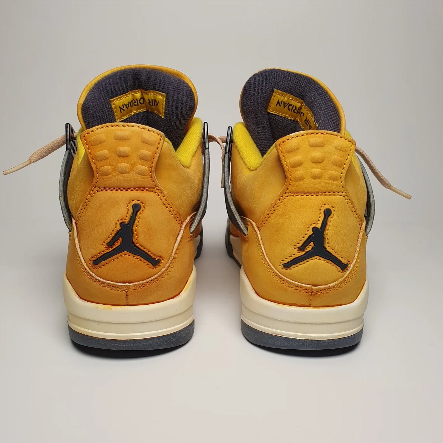 Jordan 4 Retro Tour Yellow 착용 스타일 - 5