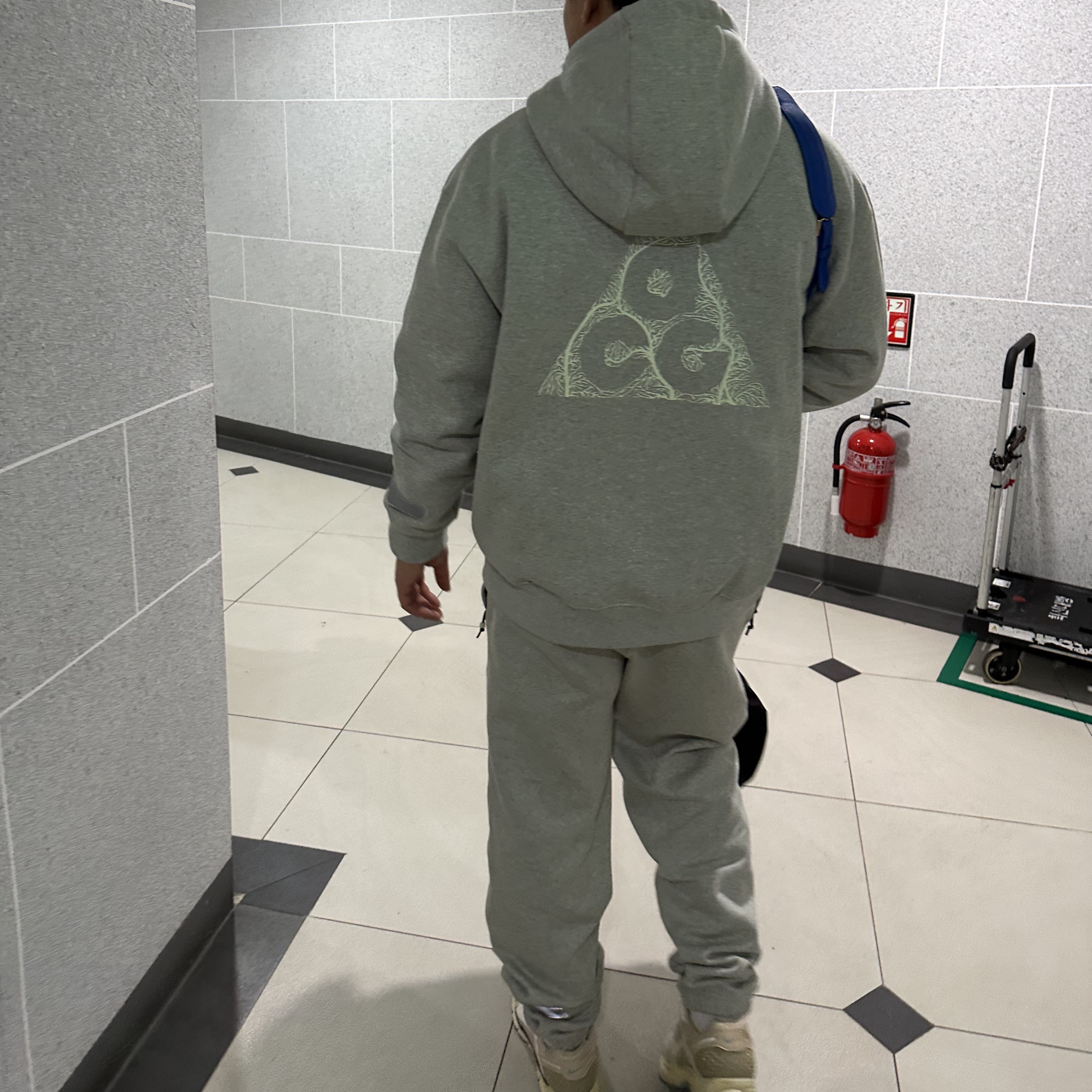 Nike ACG Therma-Fit Fleece Full Zip Hoodie Airora Grey Heather - Asia, Nike ACG Therma-Fit Fleece Pants Airora Grey Heather - US/EU 착용 스타일