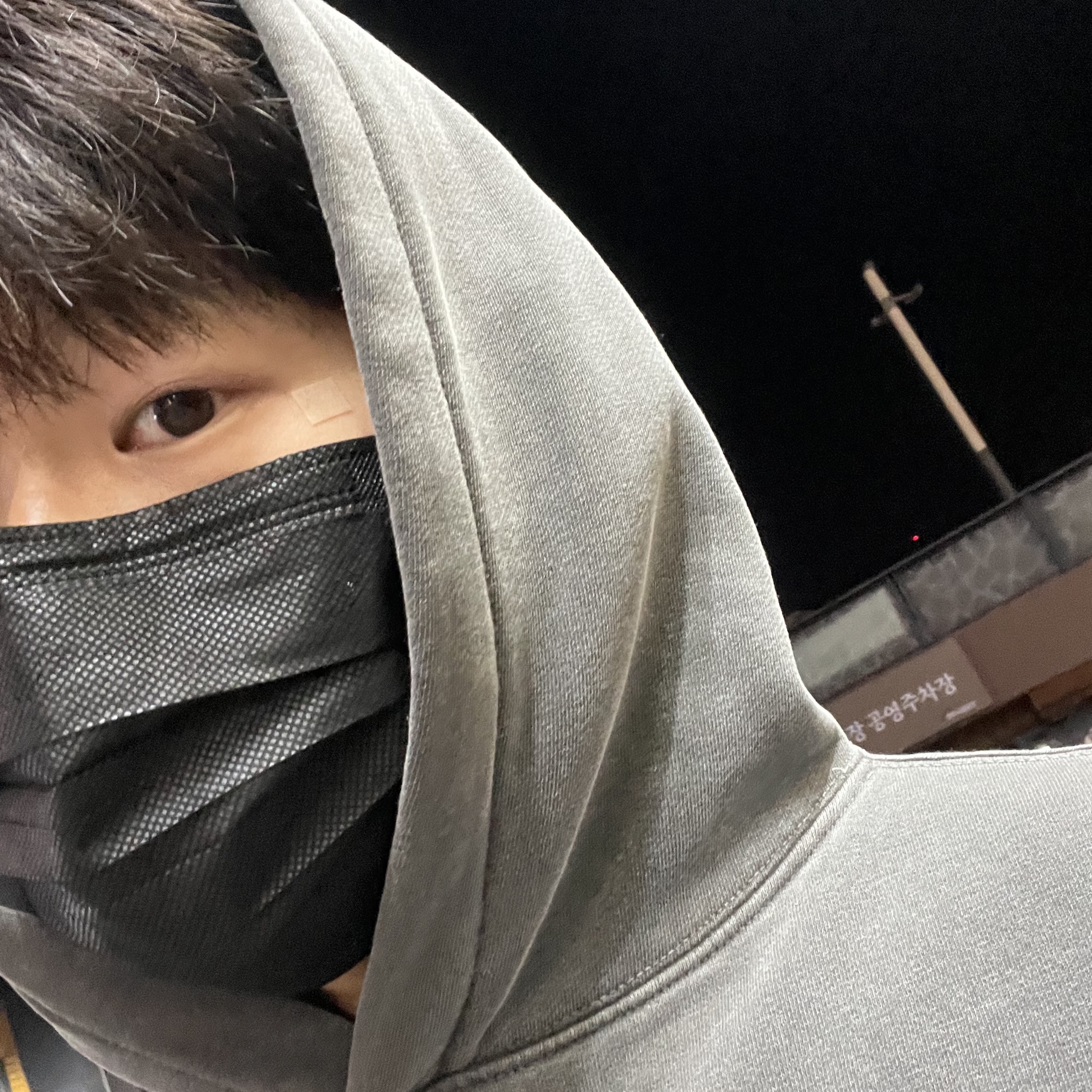 IAB Studio Pigment Hoodie & Sack Black 착용 스타일 - 1