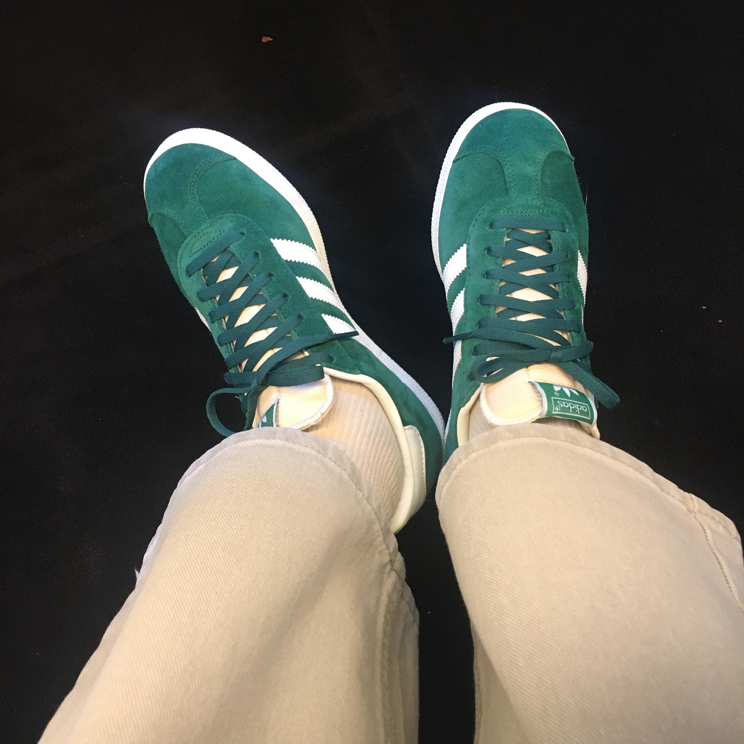 Adidas Gazelle Dark Green Cream White 착용 스타일