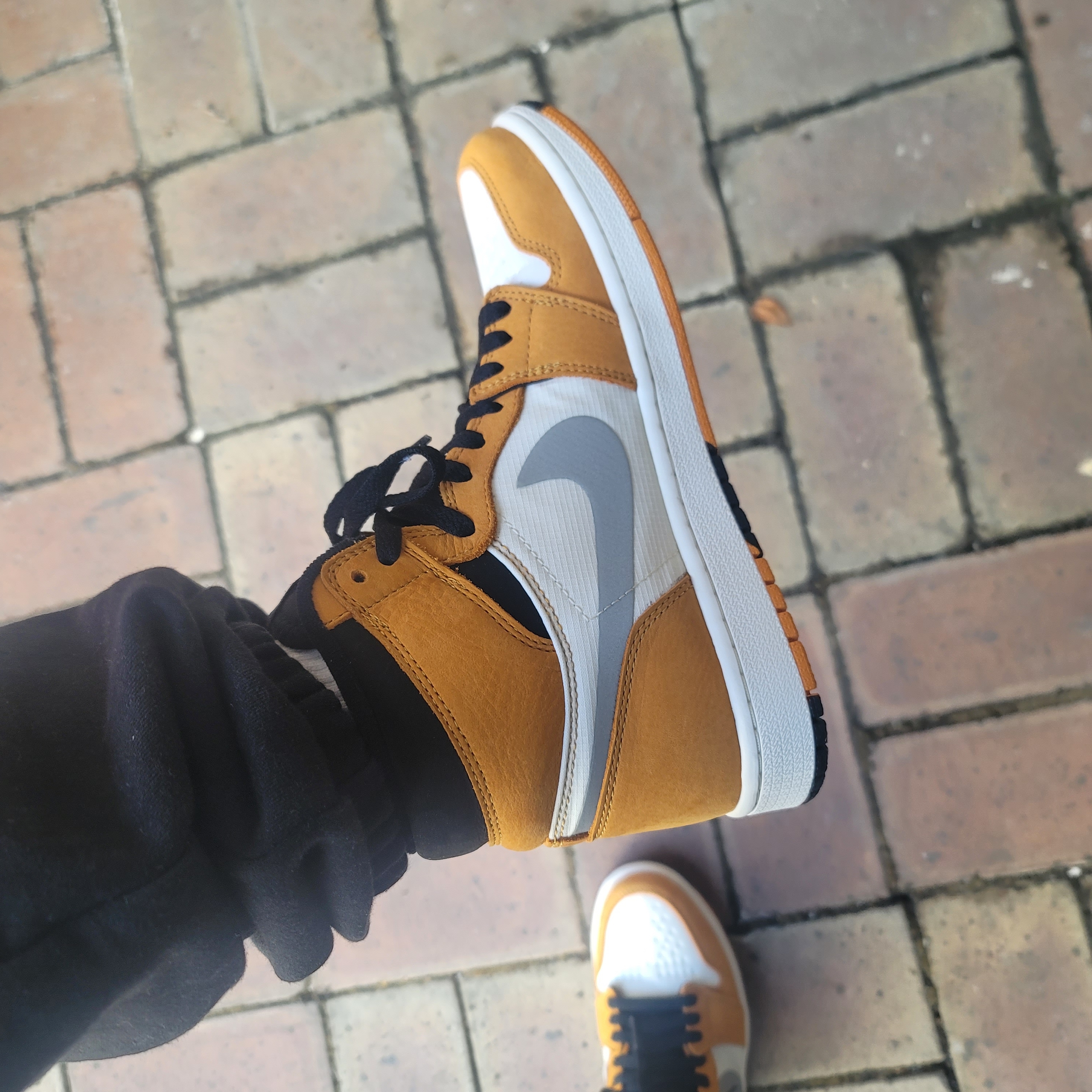 Jordan 1 Element Gore-Tex Light Curry 착용 스타일
