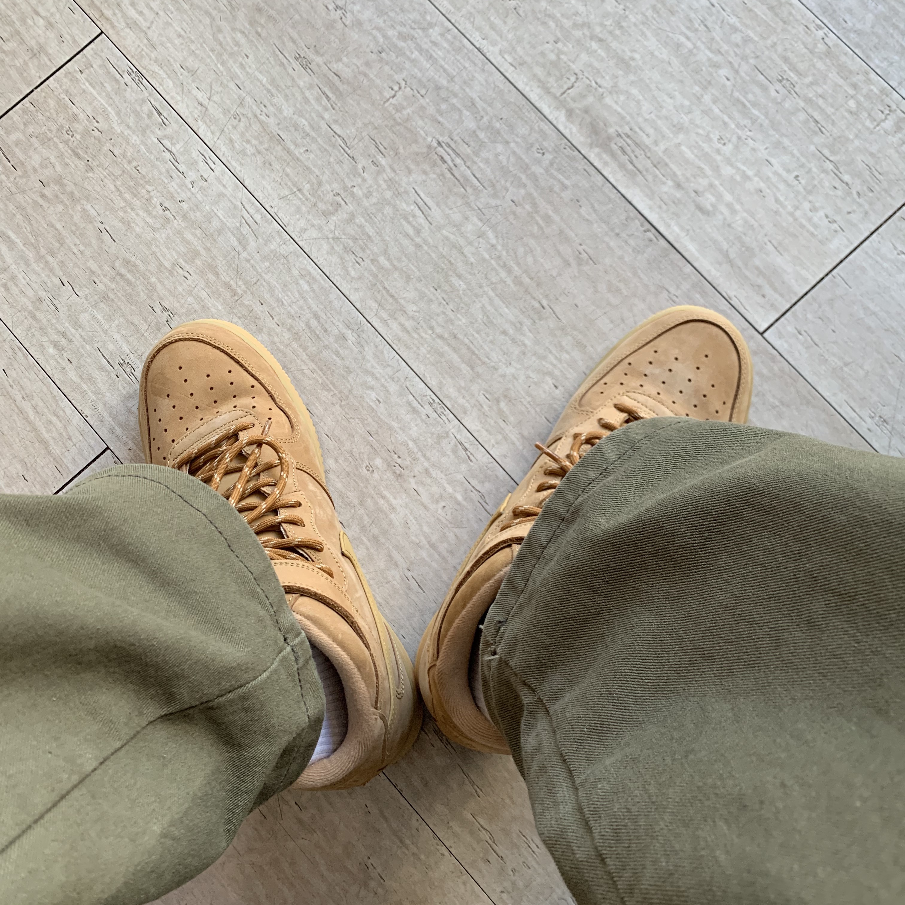 Nike Air Force 1 Mid '07 WB Flax 착용 스타일