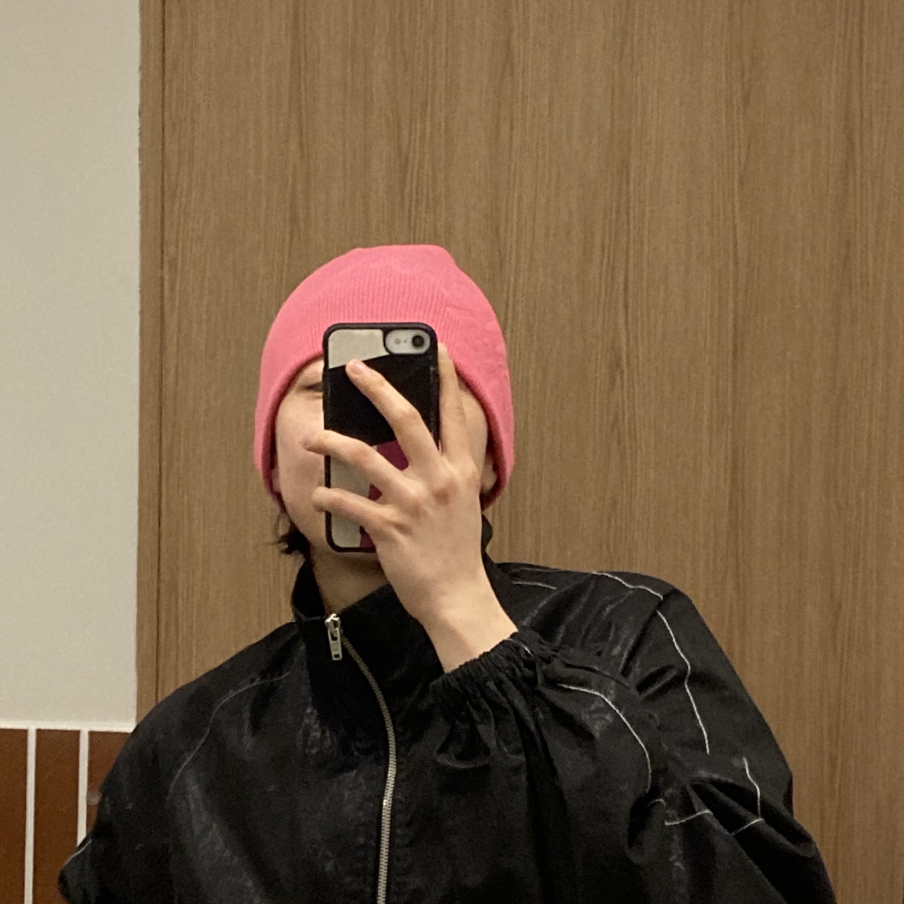 Stussy Debossed Stock Logo Beanie Pink 착용 스타일