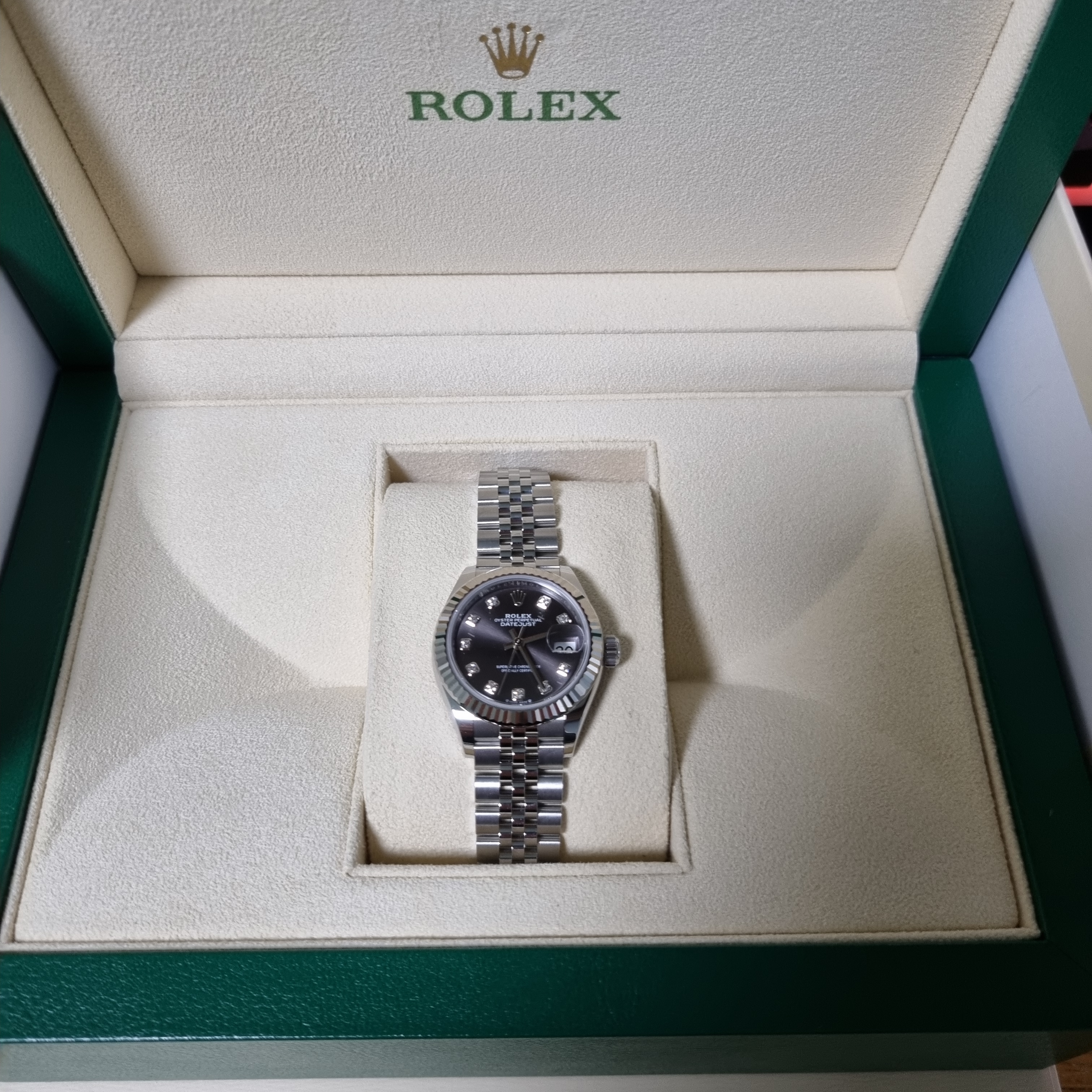Rolex Lady-Datejust 28mm 279174 Dark Grey Diamond-Set Jubilee 착용 스타일