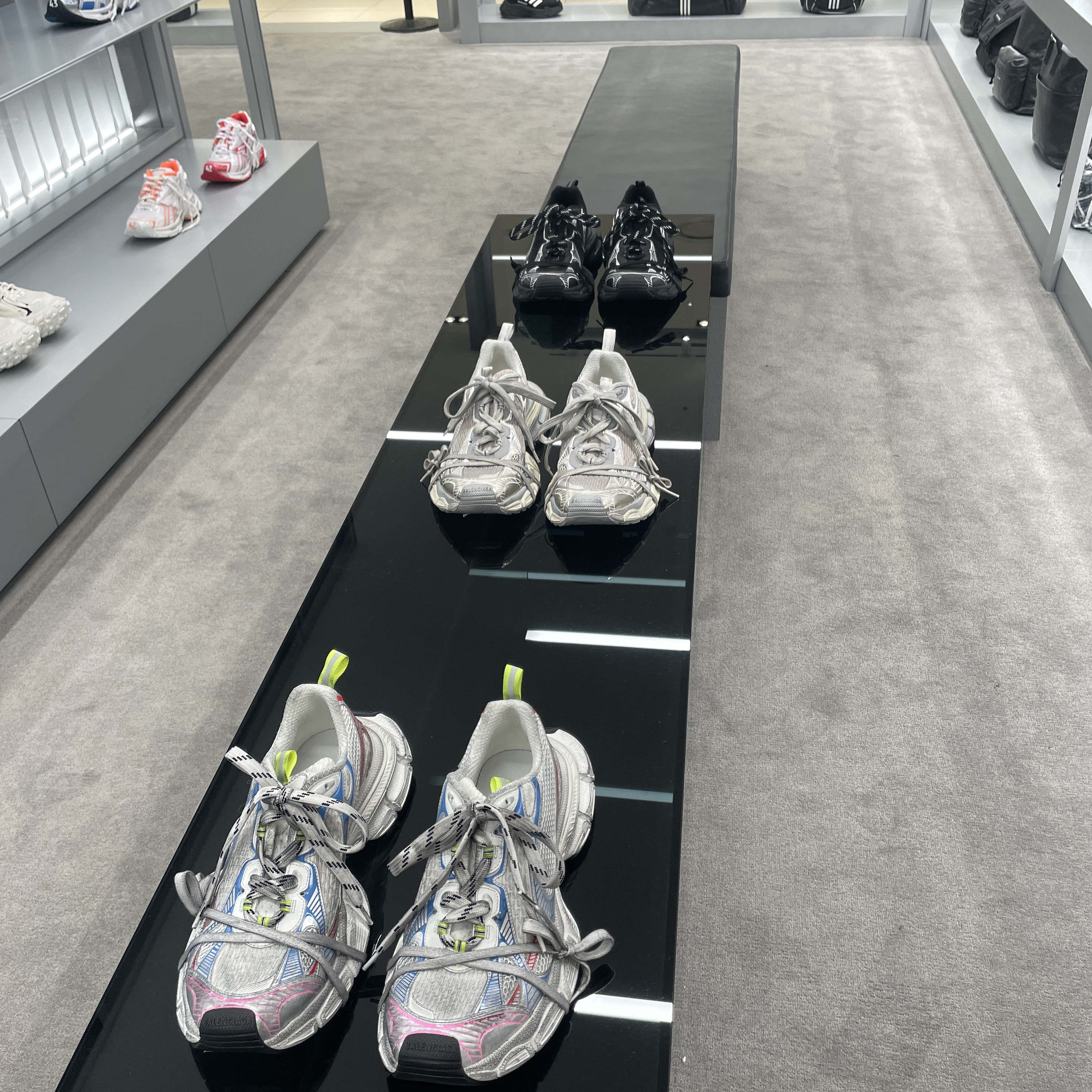 Balenciaga 3XL Sneakers Light Beige 착용 스타일 - 3