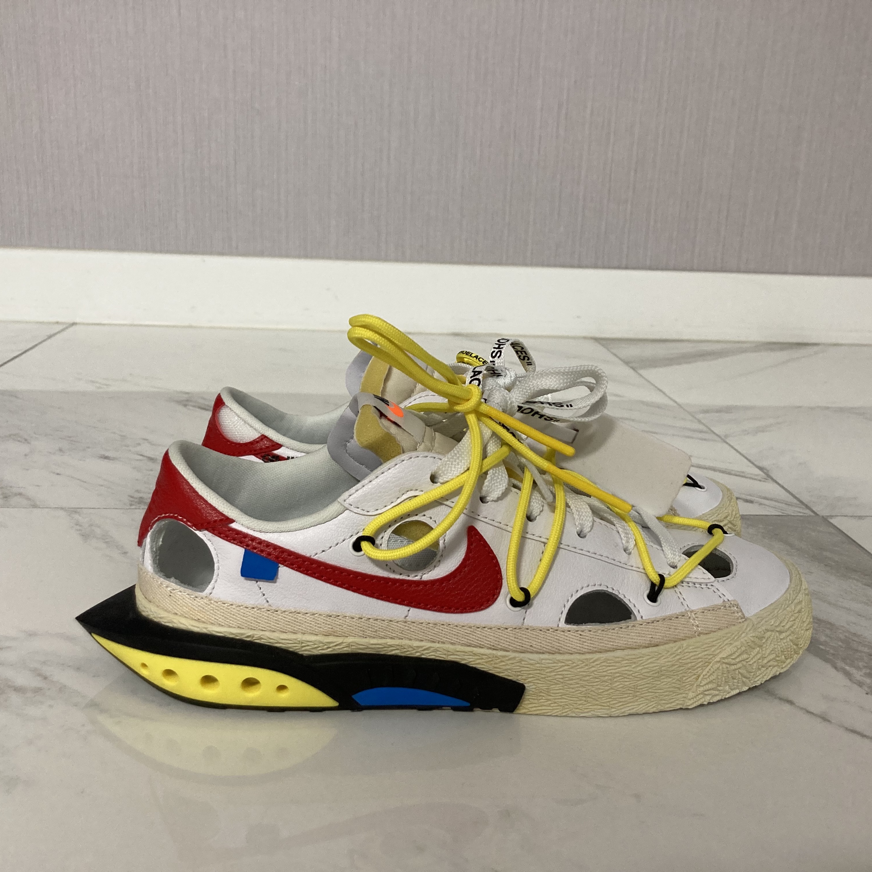 Nike x Off-White Blazer Low '77 White and University Red 착용 스타일 - 1