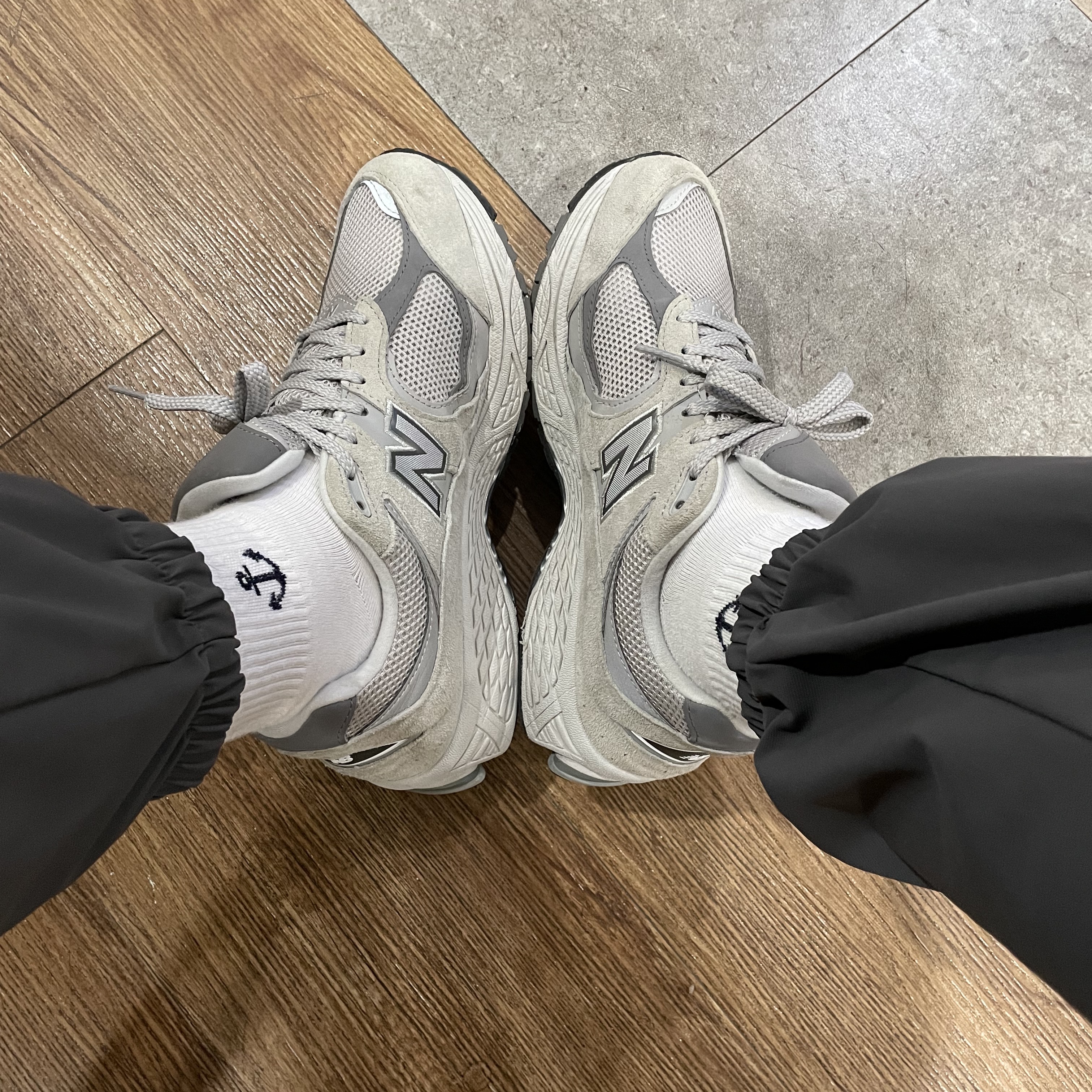 New Balance 2002R T2 Gray 착용 스타일