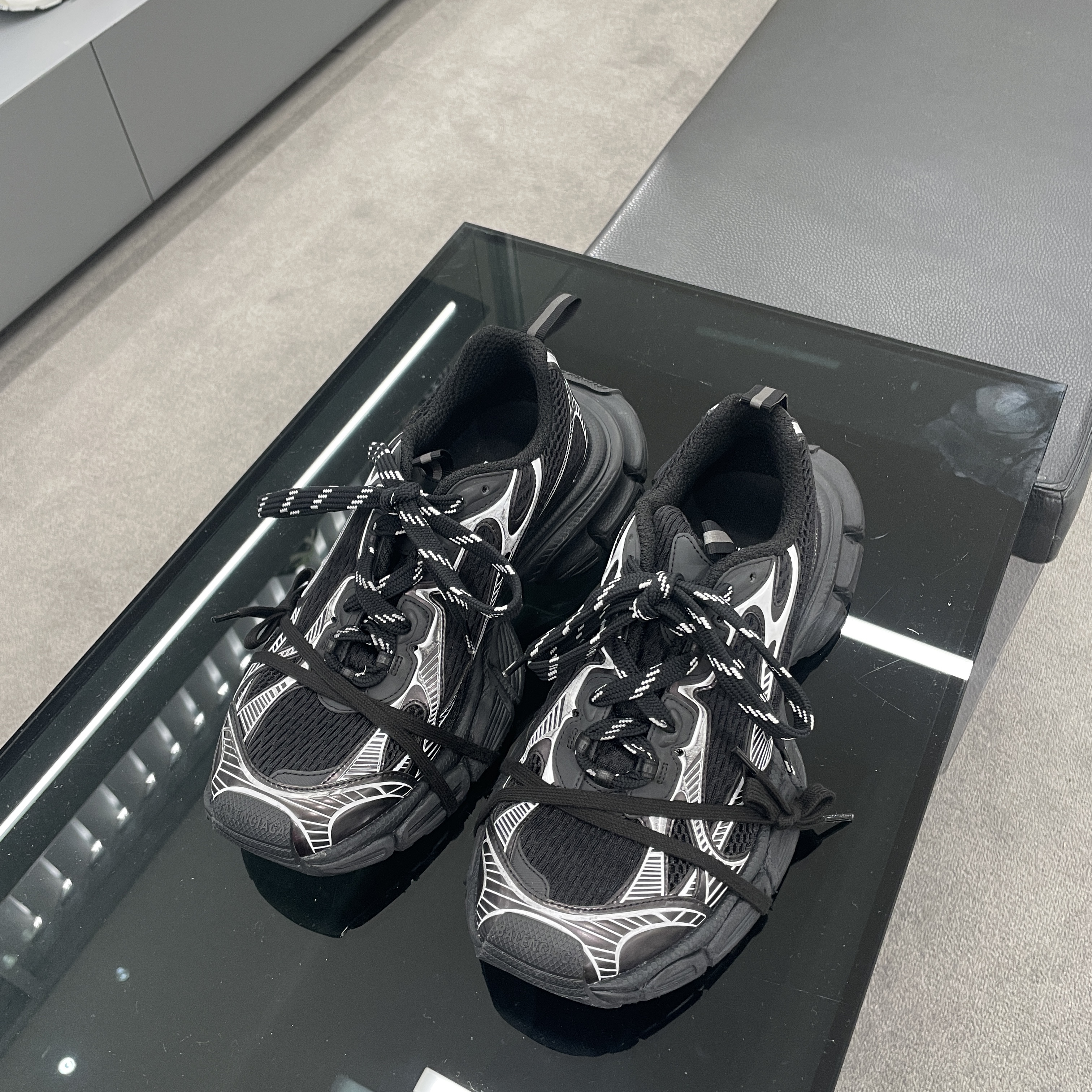 Balenciaga 3XL Sneakers Light Beige 착용 스타일 - 4