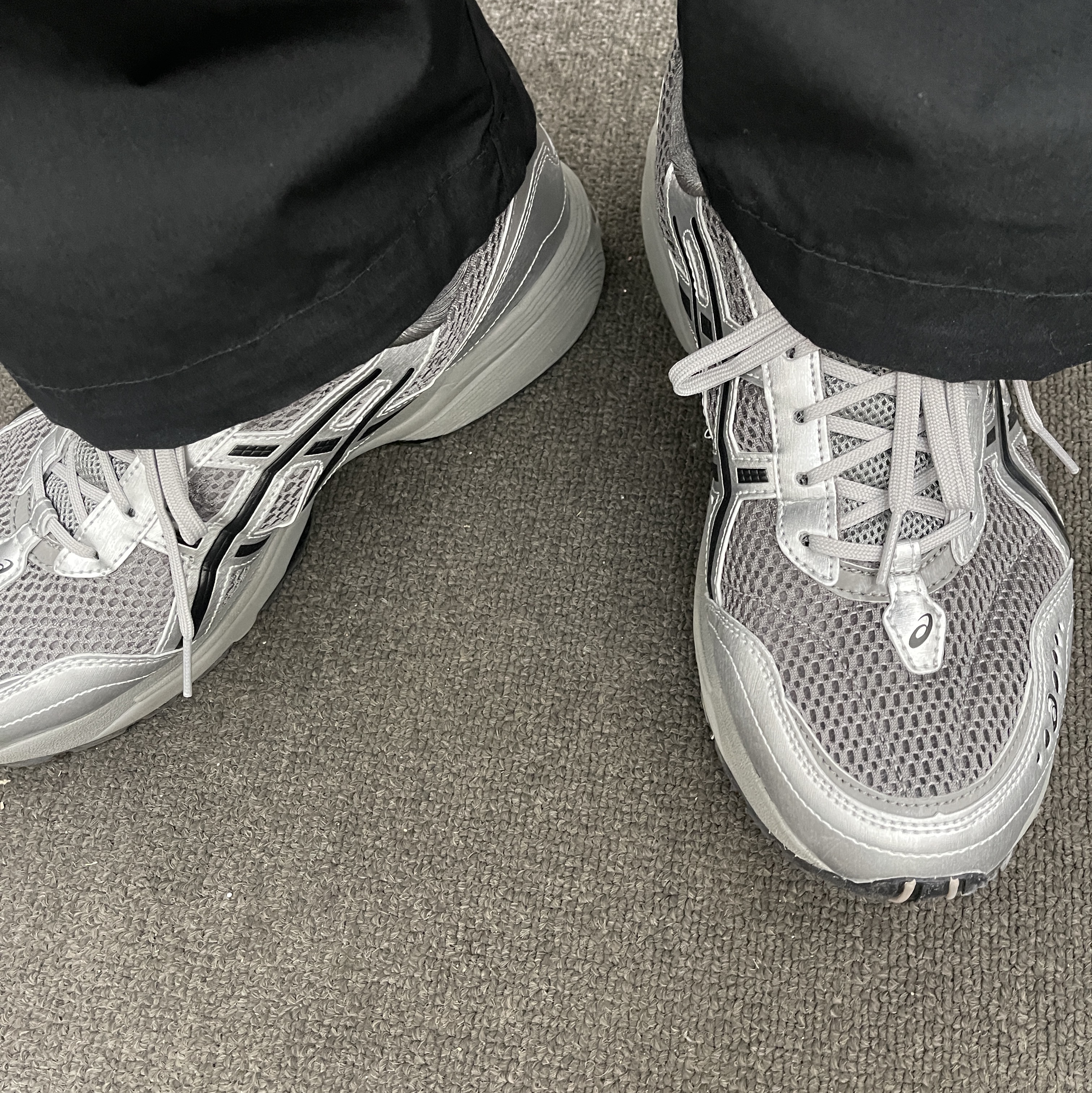 Asics x Freja Wewer Gel-1090 V2 Clay Grey Pure Silver 착용 스타일