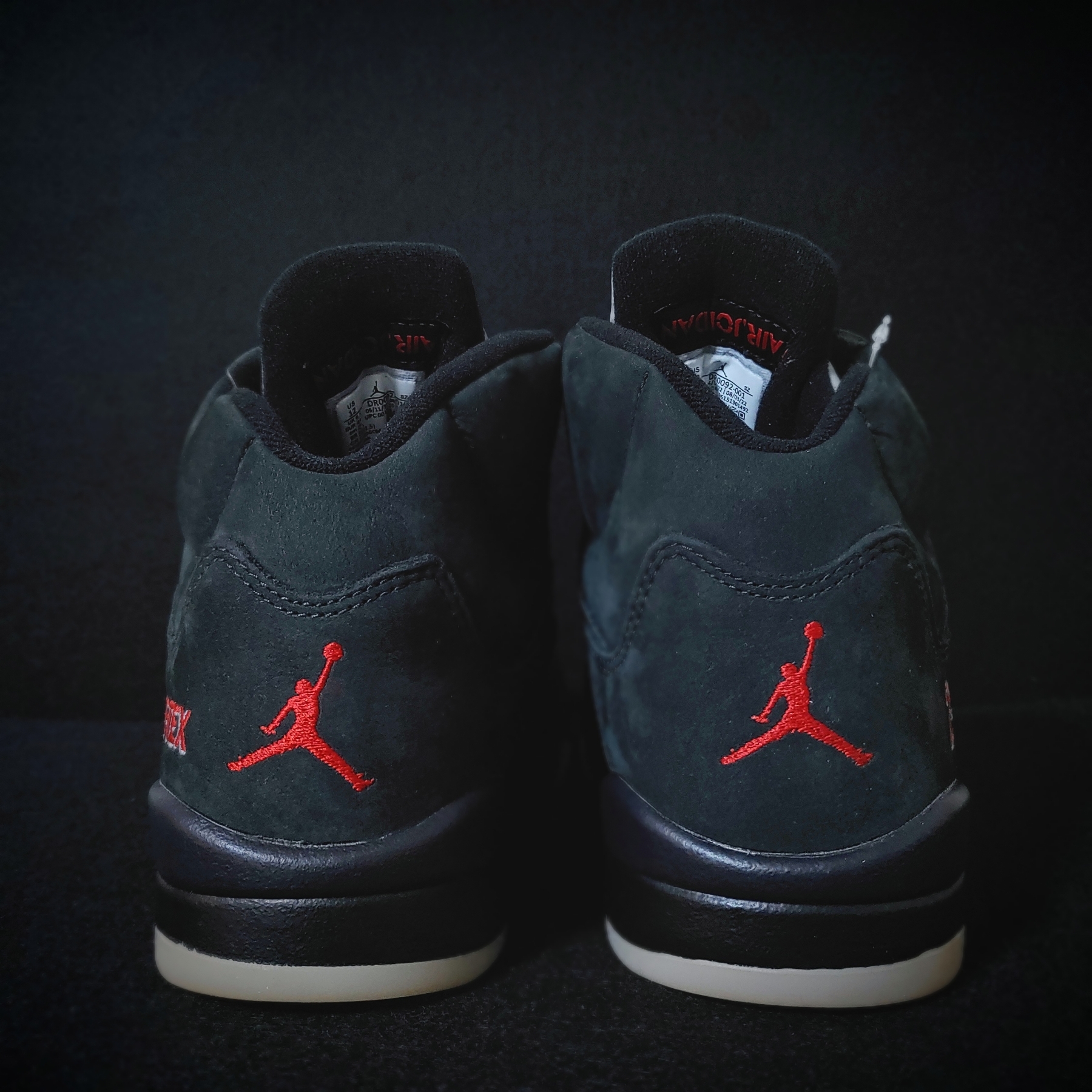 (W) Jordan 5 Retro Gore-Tex Off Noir Fire Red 착용 스타일 - 3