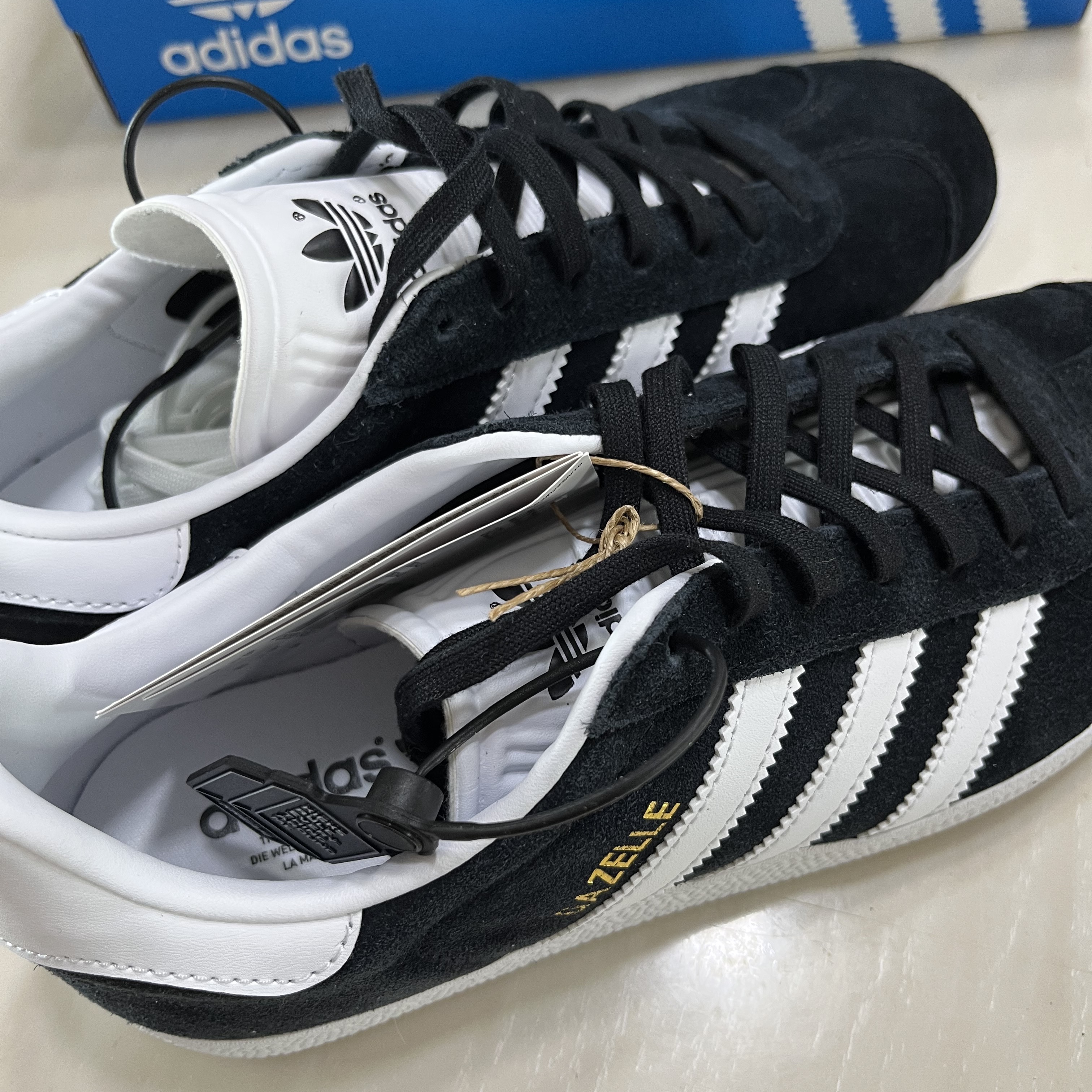 Adidas Gazelle Core Black White 착용 스타일 - 3