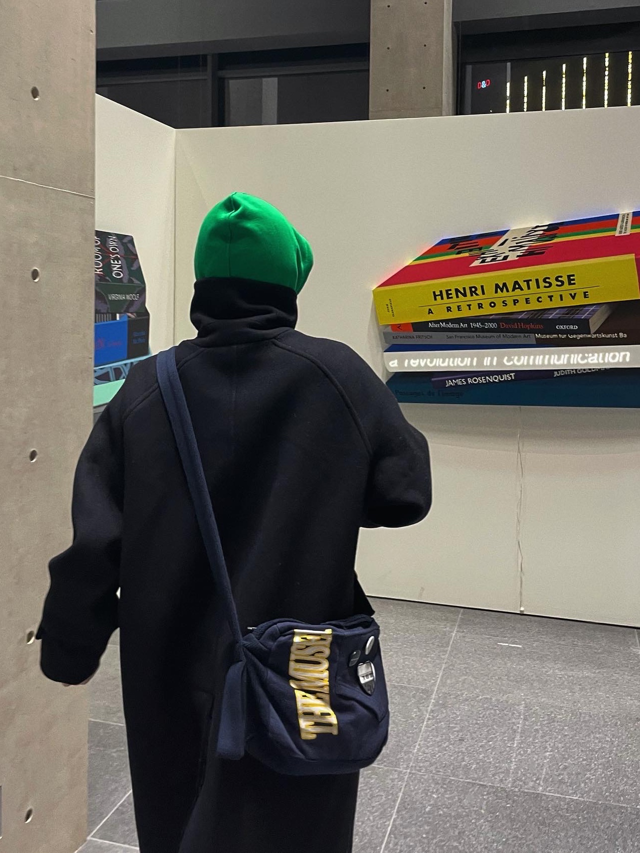 Undermycar Legion.02 Balmacaan Oversized Wool Coat Black, Gucci Ring with Double G Silver 착용 스타일 - 3