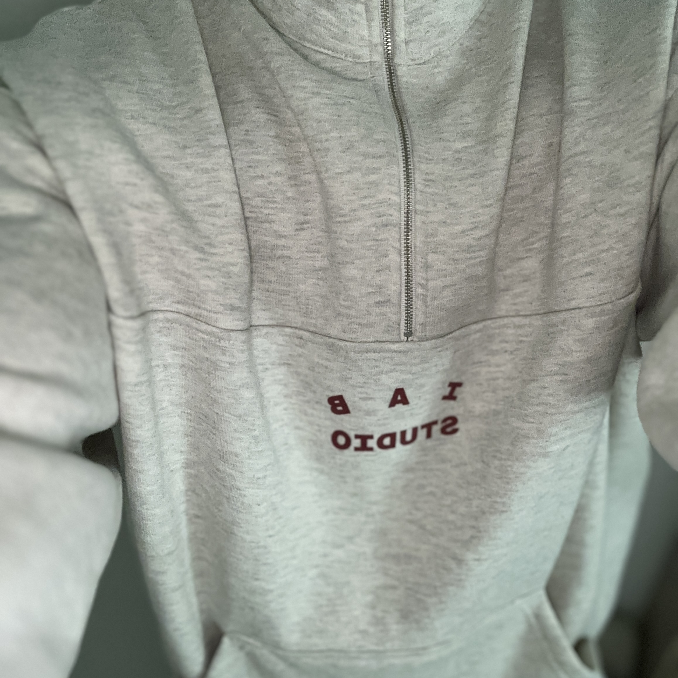 IAB Studio Half Zip-Up Oatmeal Burgundy 착용 스타일