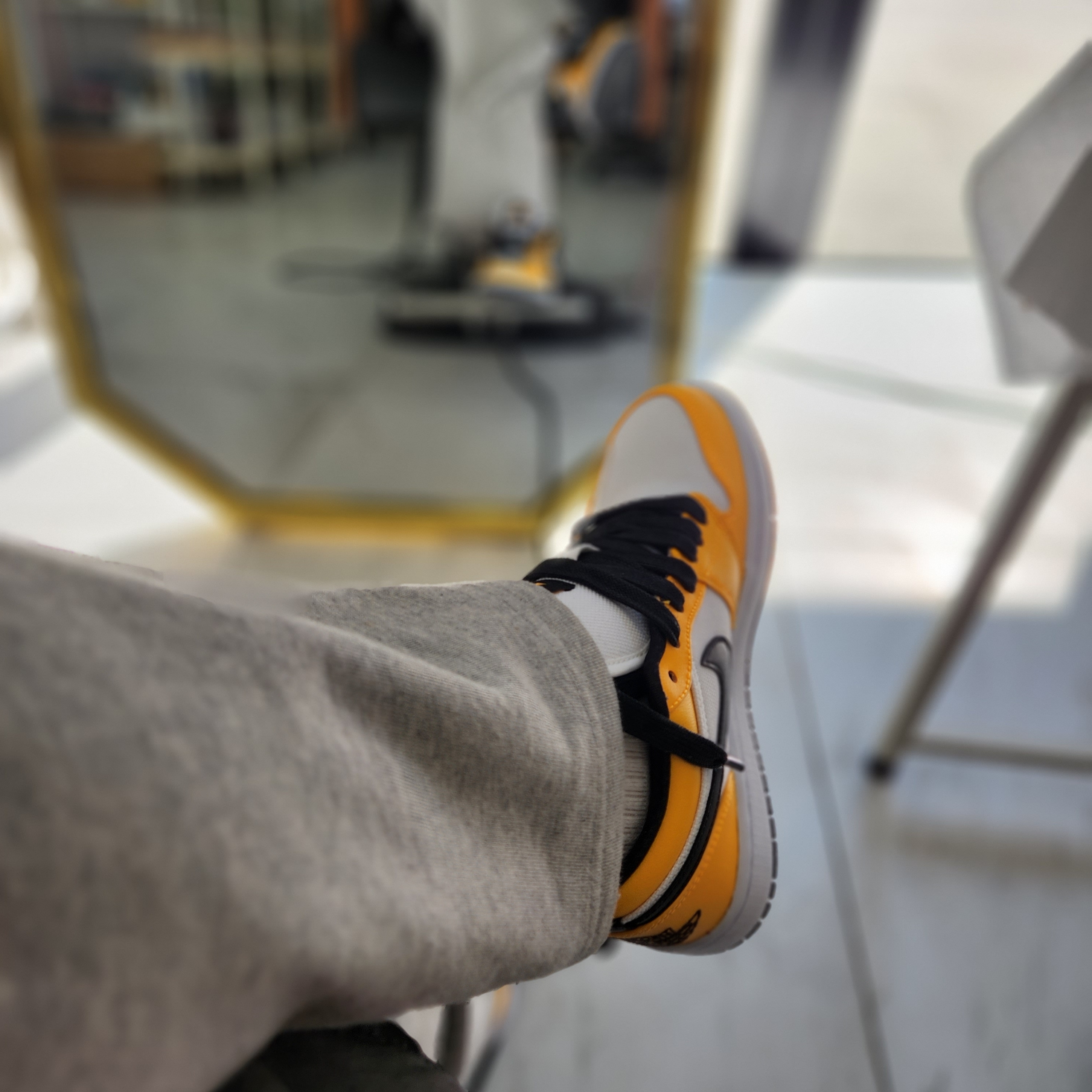 (W) Jordan 1 Low SE Laser Orange 착용 스타일 - 2