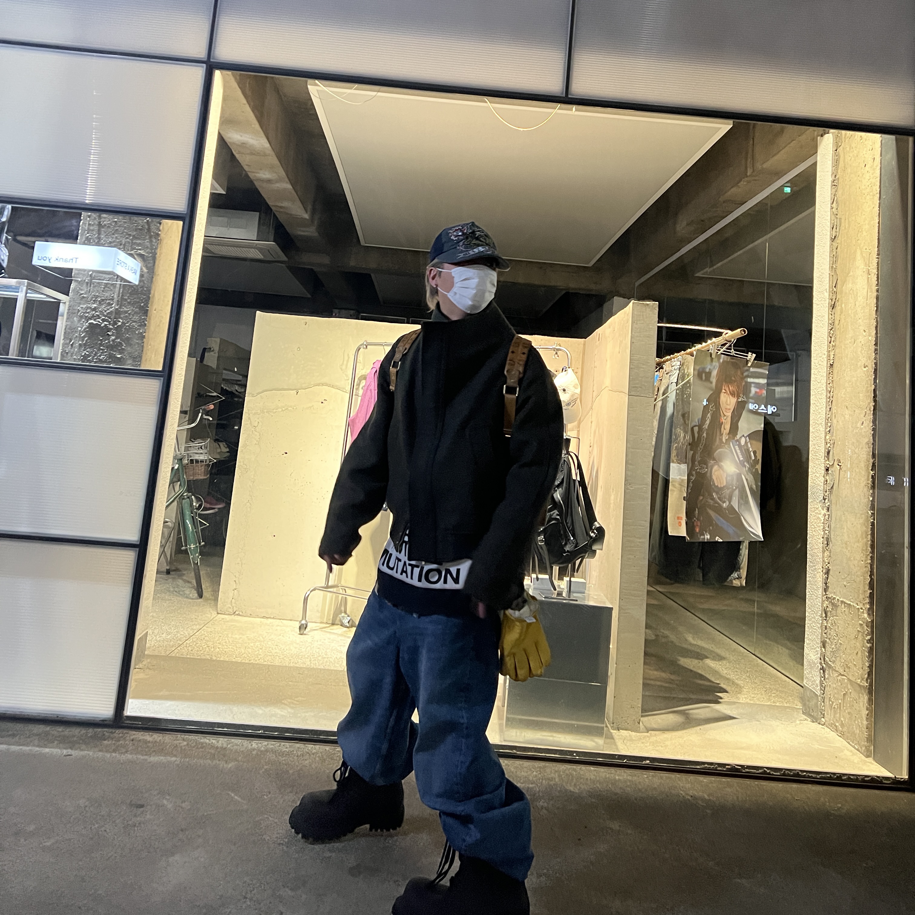 Balenciaga XL Army Boots Full Eva Black 착용 스타일 - 1