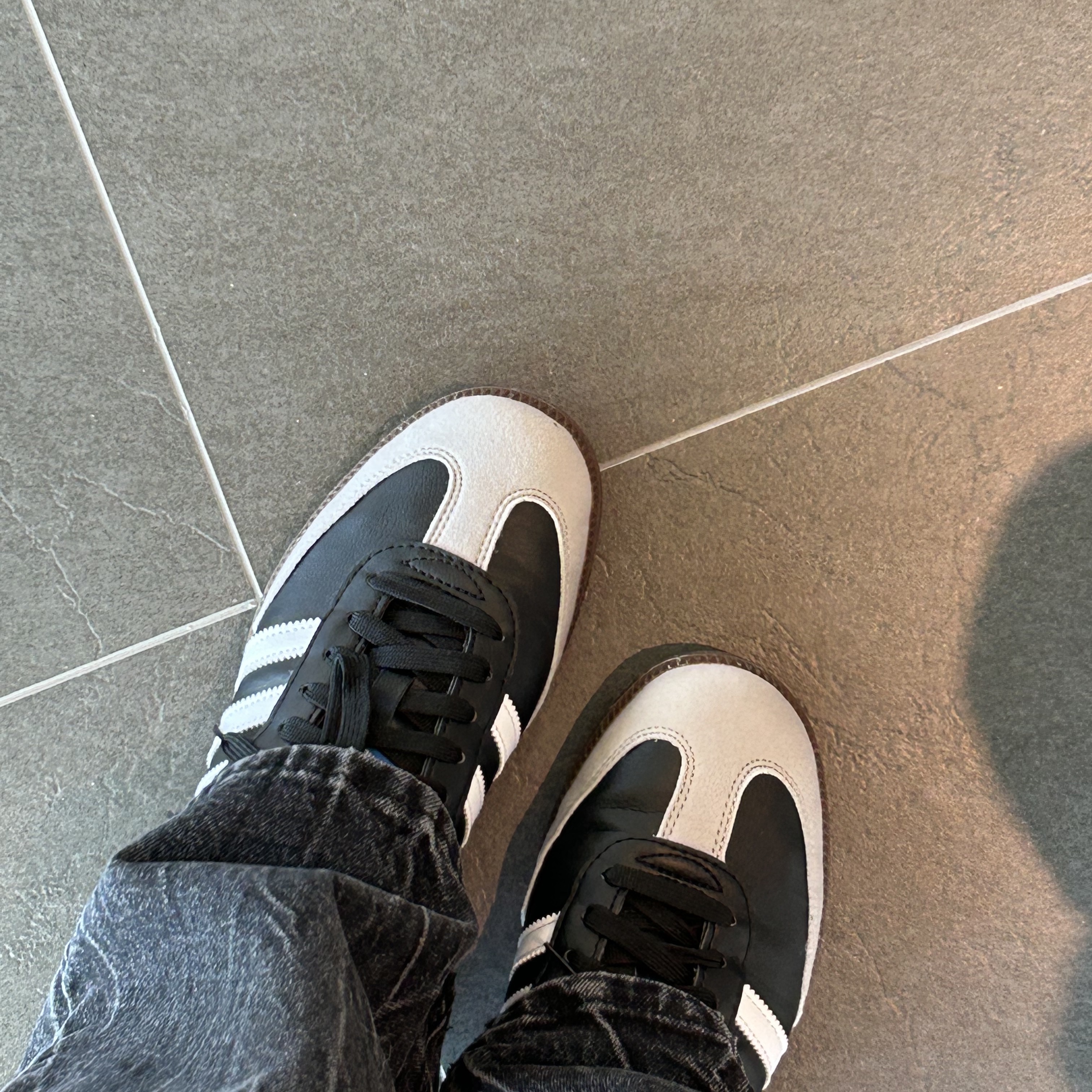 Adidas Samba Vegan Black White 착용 스타일