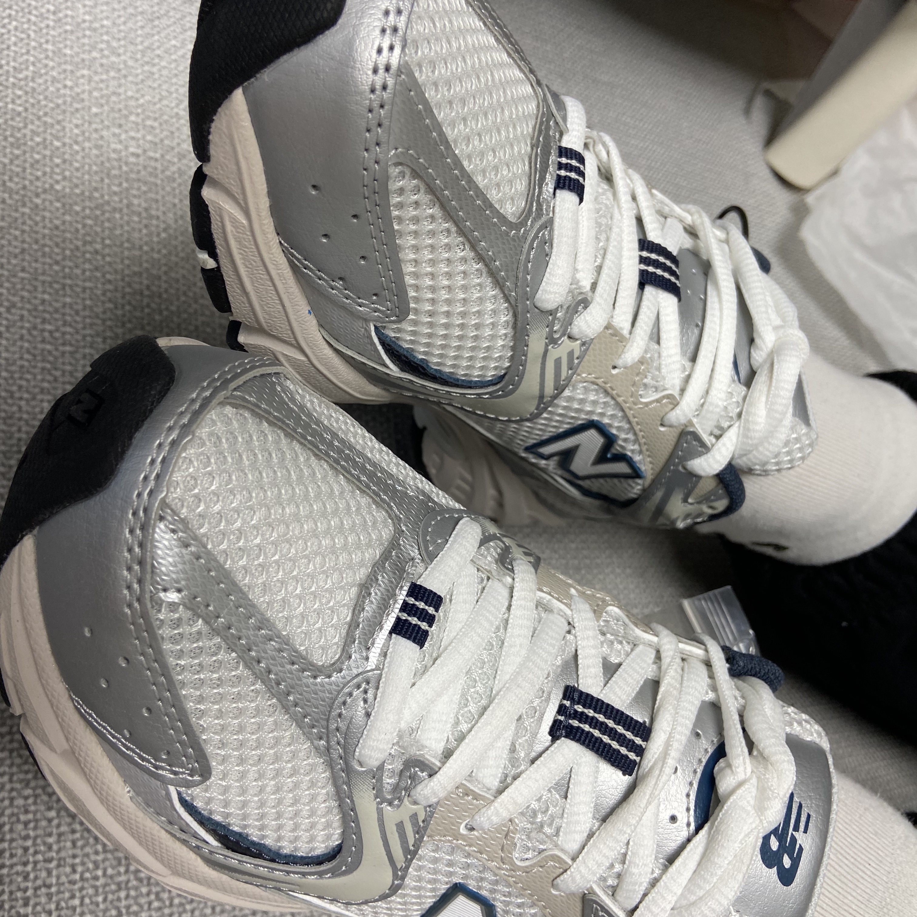 New Balance 530 Steel Grey 착용 스타일