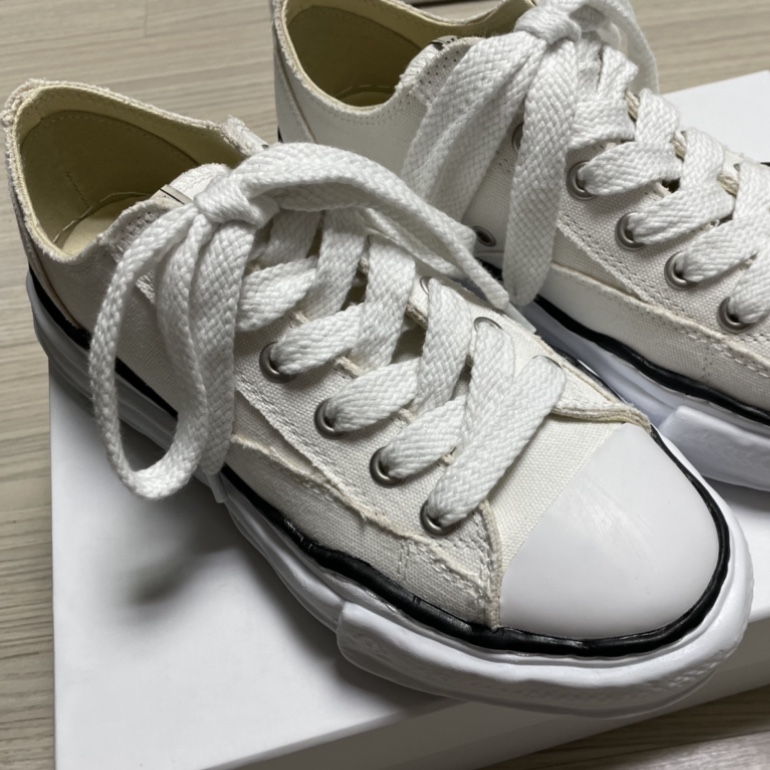 Maison Mihara Yasuhiro Peterson OG Sole Canvas Low Sneakers White 착용 스타일
