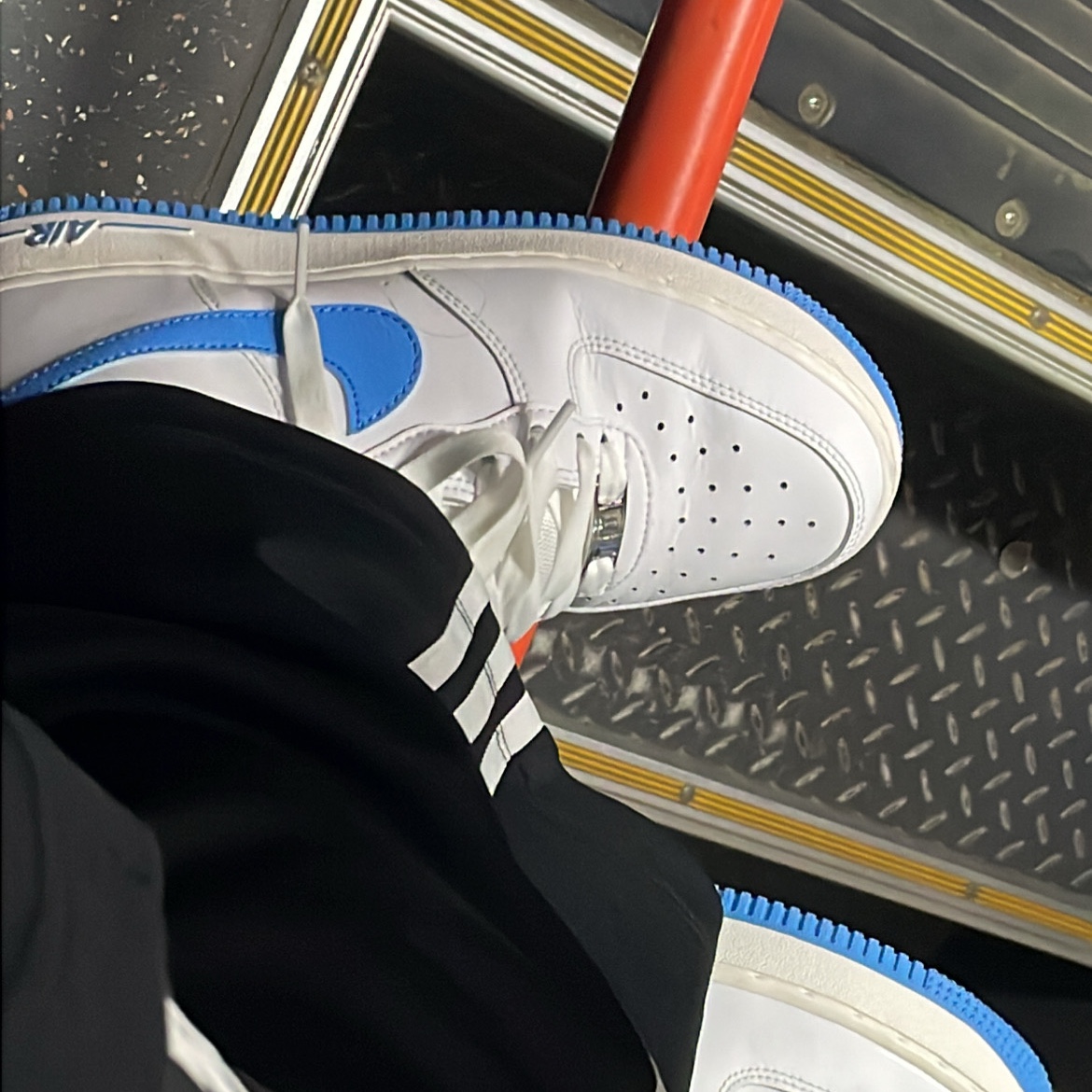 (W) Nike Air Force 1 High OG QS University Blue 착용 스타일