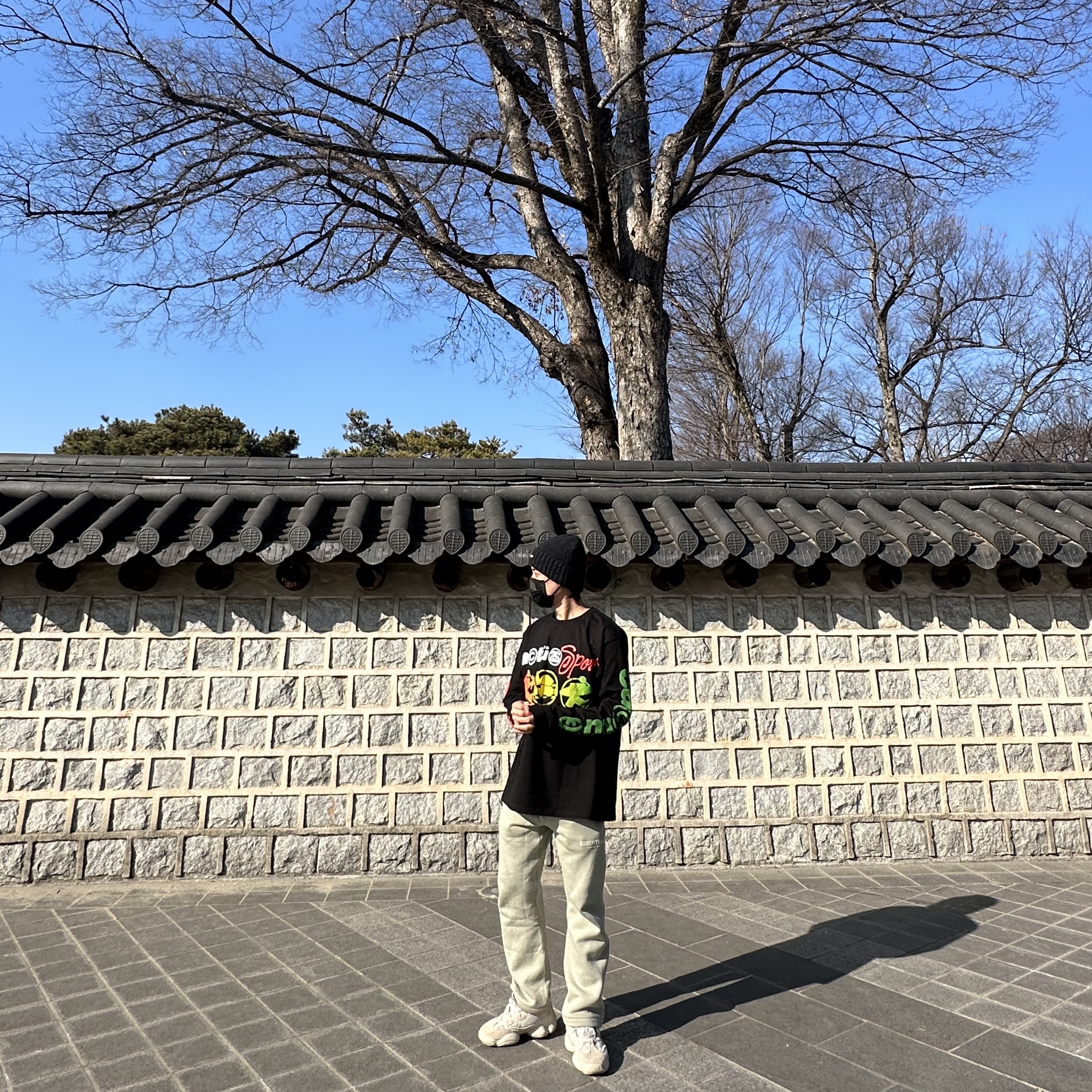 Supreme Gradient Stripe Beanie Solid Black - 21FW, Adidas Yeezy 500 Blush 2018 착용 스타일 - 3