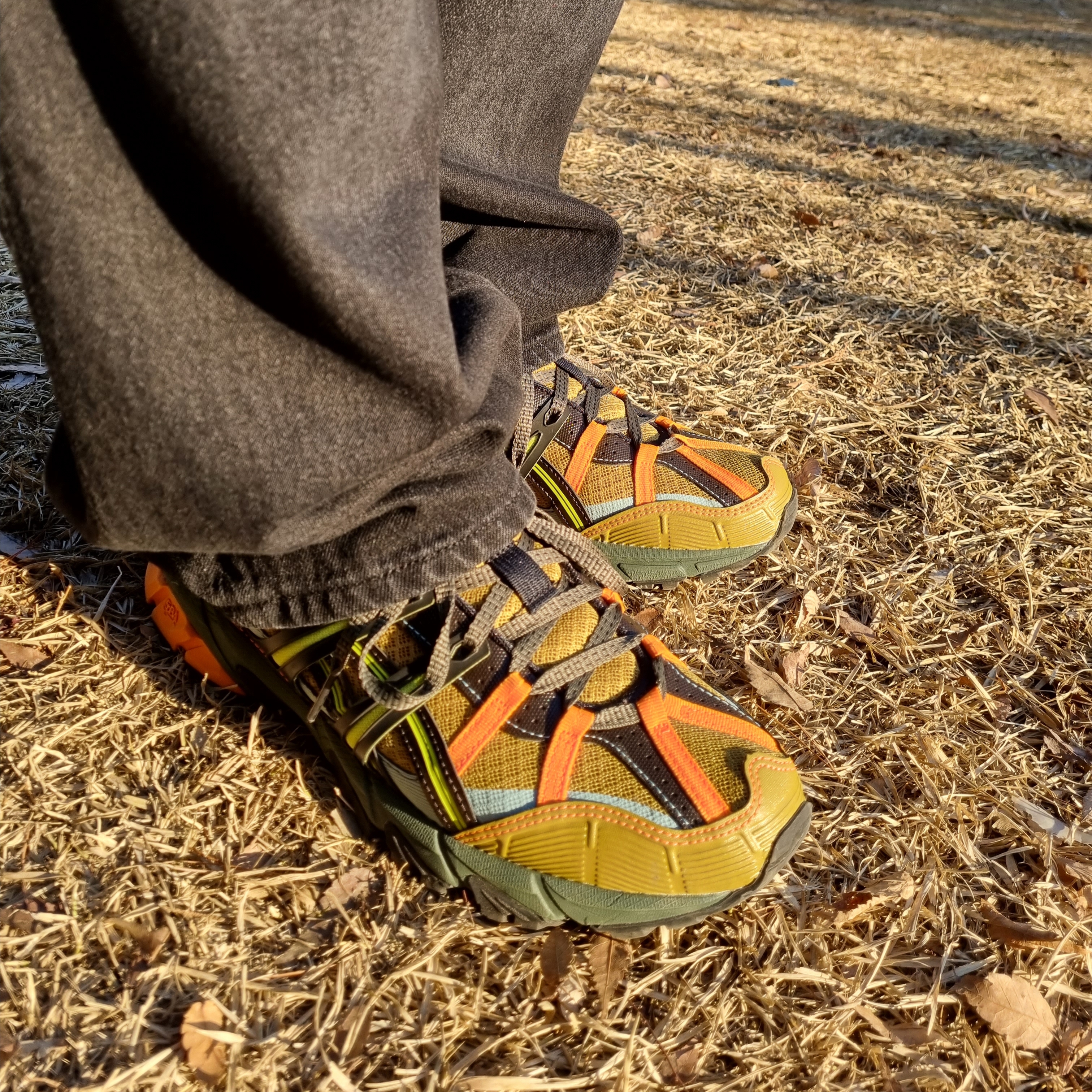 Asics x Andersson Bell Gel-Sonoma 15-50 Olive Oil Dark Brown 착용 스타일 - 4