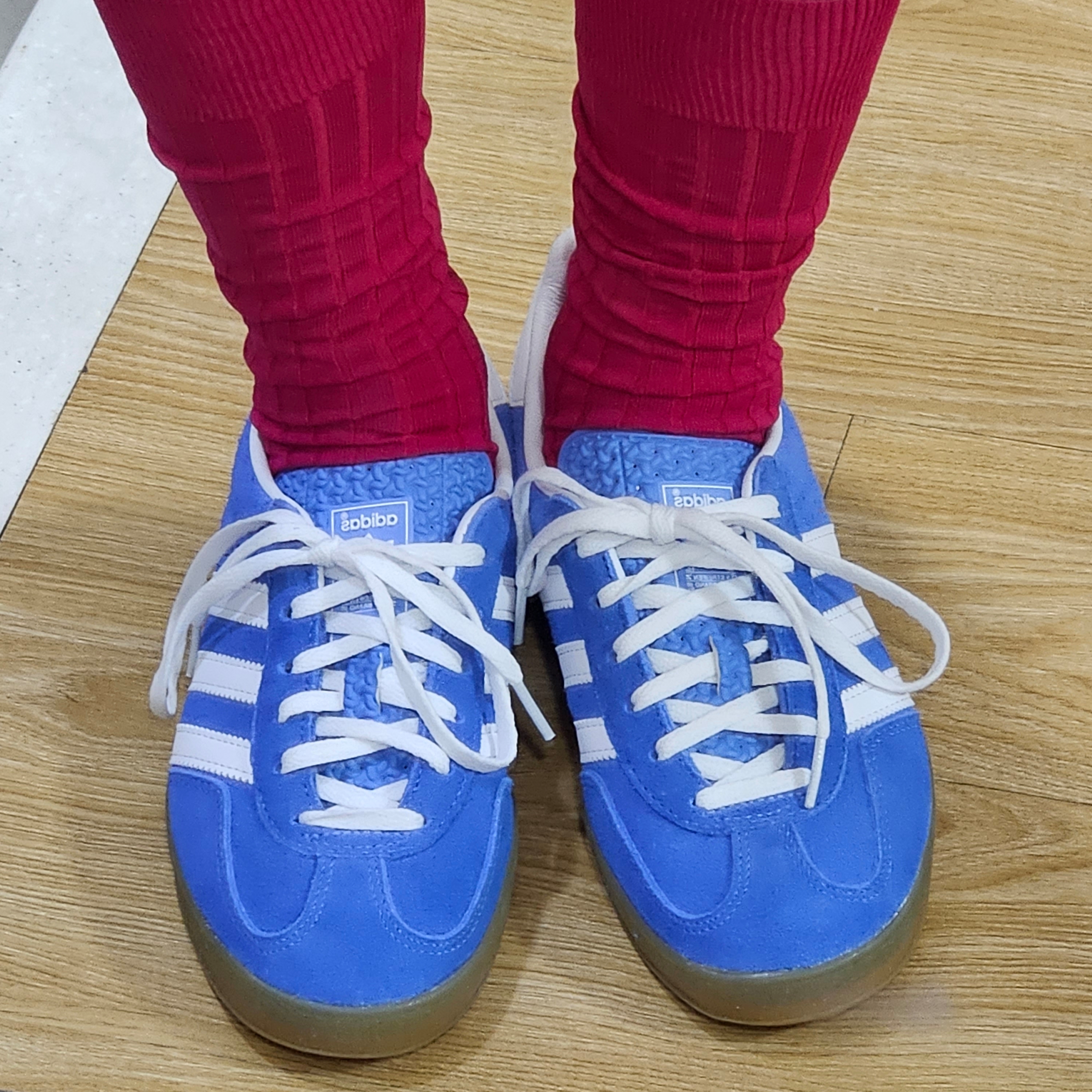 (W) Adidas Gazelle Indoor Blue Fusion Cloud White 착용 스타일 - 1