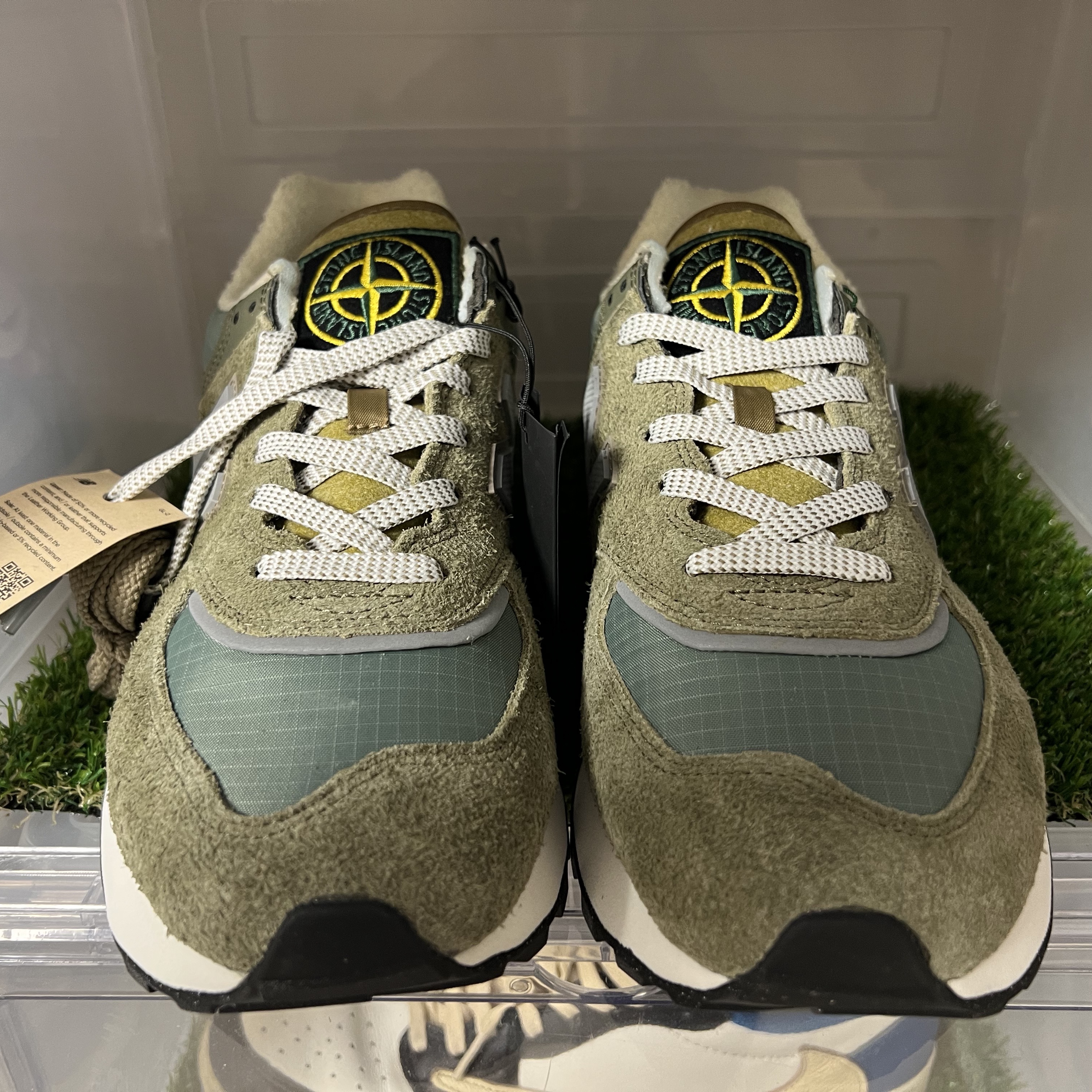 New Balance x Stone Island 574 Legacy Green 착용 스타일 - 1