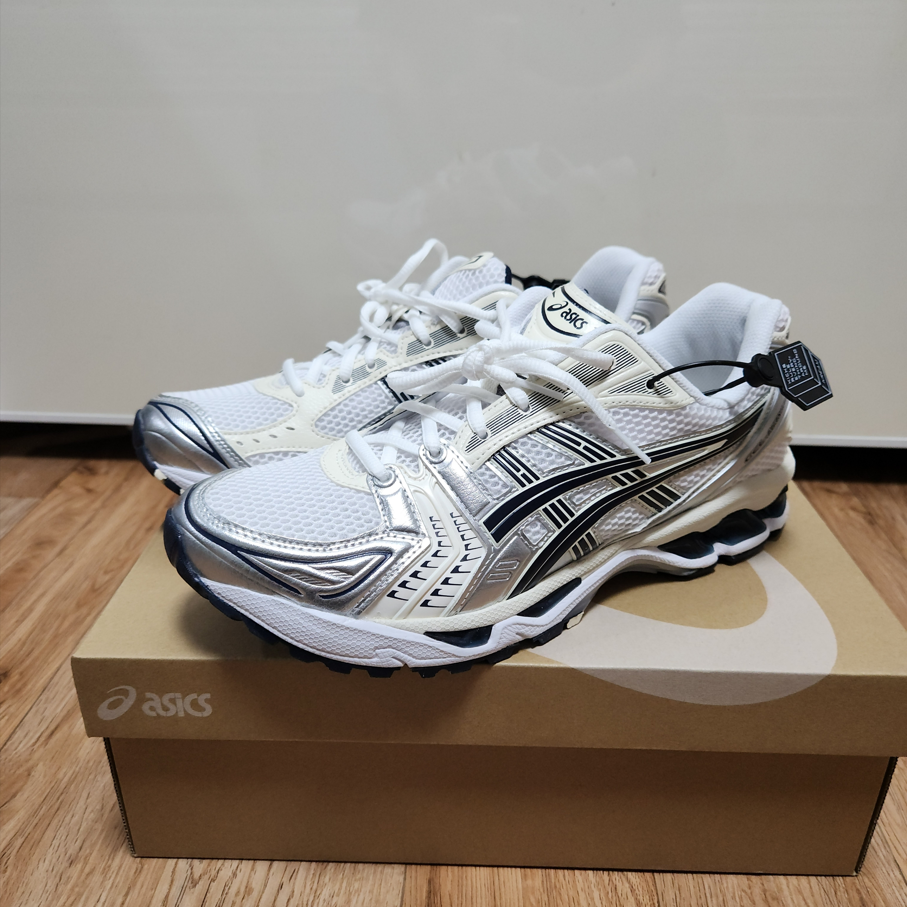(W) Asics Gel-Kayano 14 White Midnight 착용 스타일