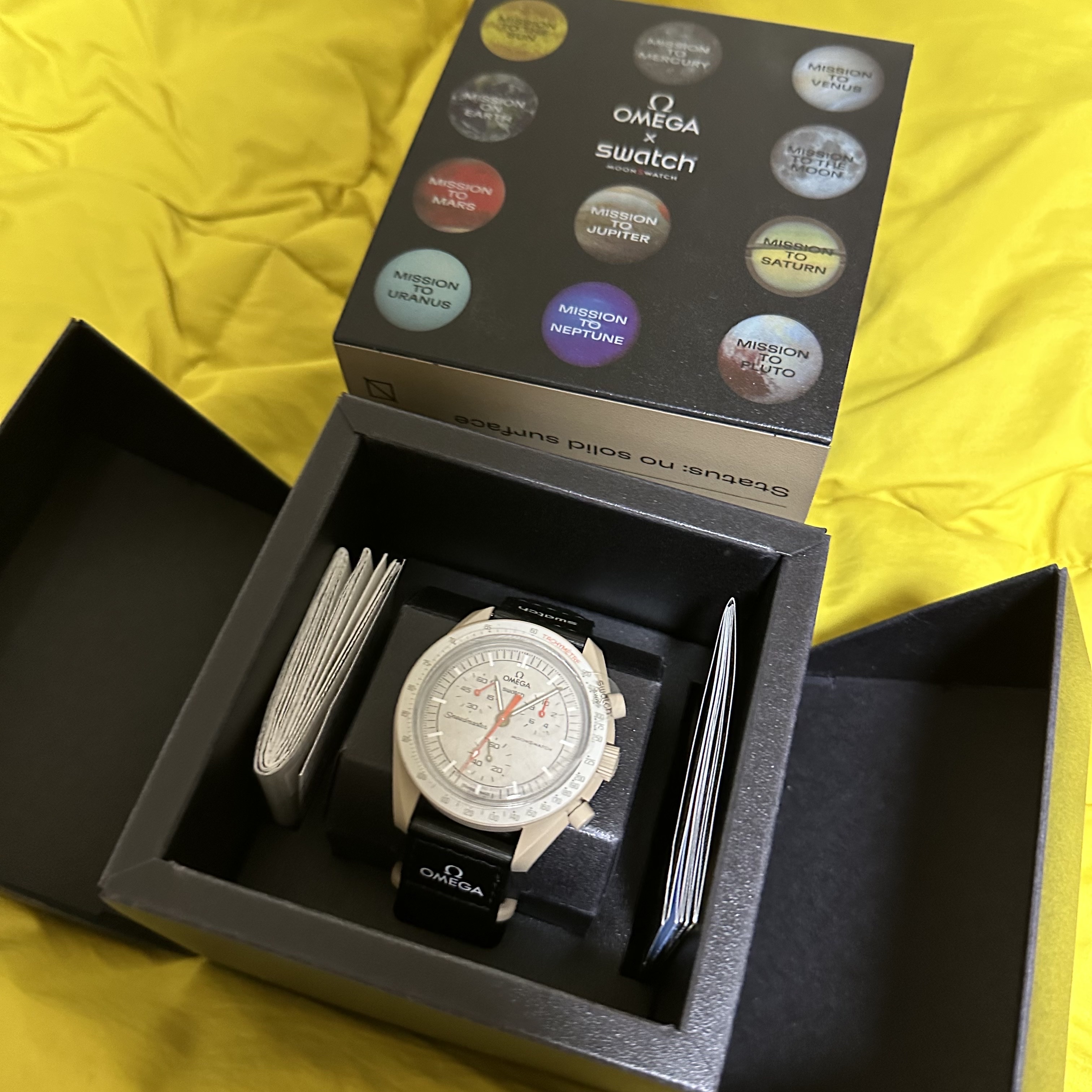 Swatch x Omega Bioceramic MoonSwatch Mission To Jupiter 착용 스타일
