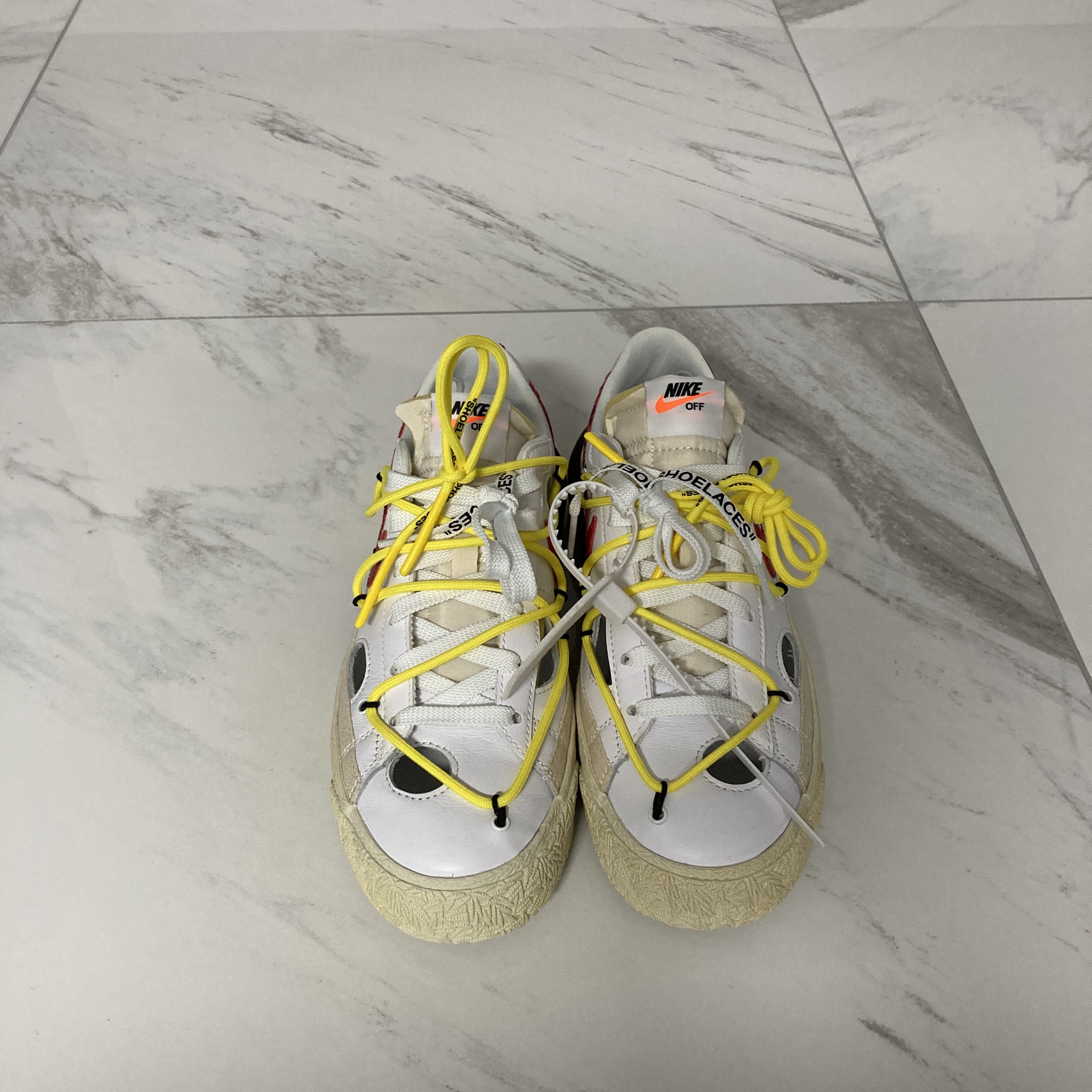 Nike x Off-White Blazer Low '77 White and University Red 착용 스타일 - 2