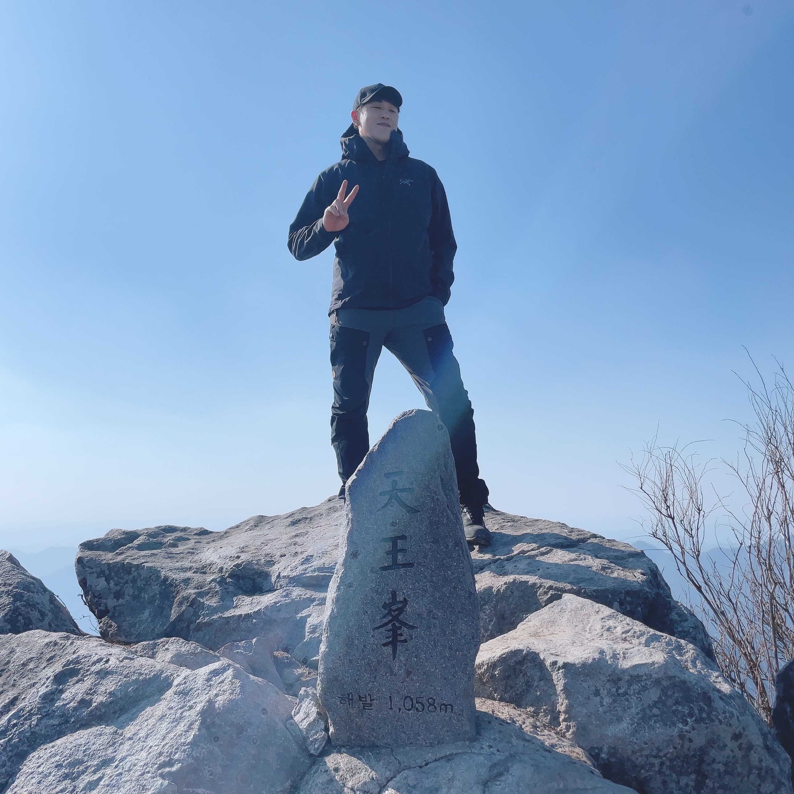Arc'teryx Gamma MX Hoody Black 착용 스타일