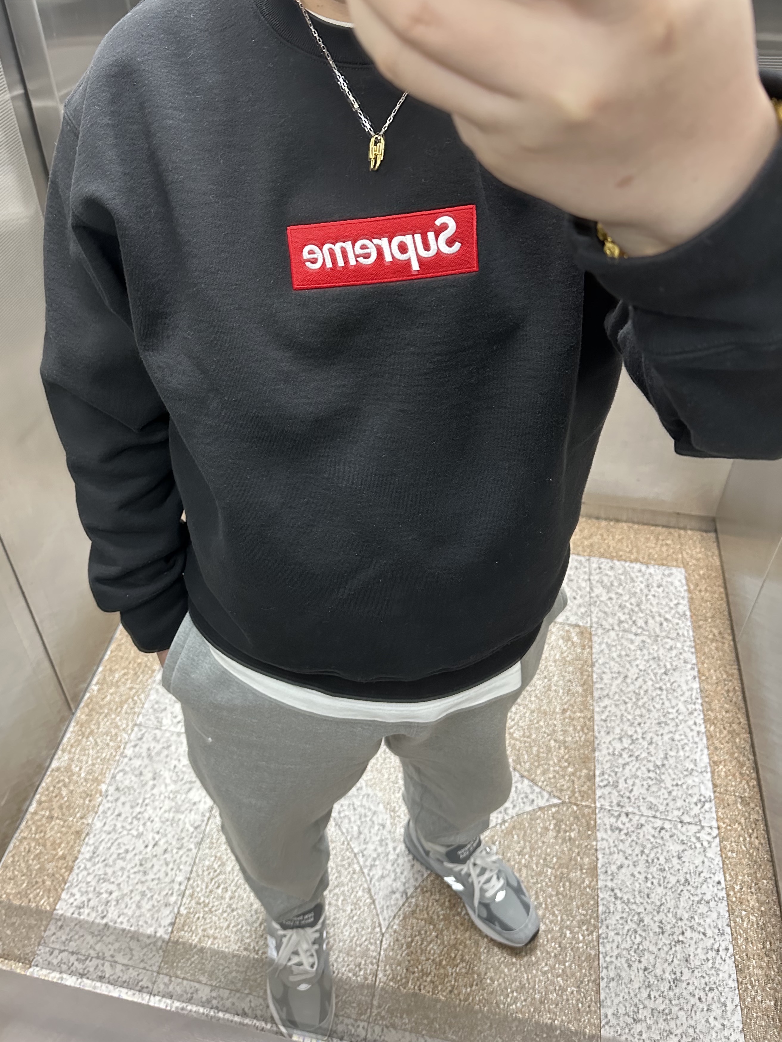 Supreme Box Logo Crewneck Black - 22FW, New Balance 993 Made in USA Grey - D Standard 착용 스타일