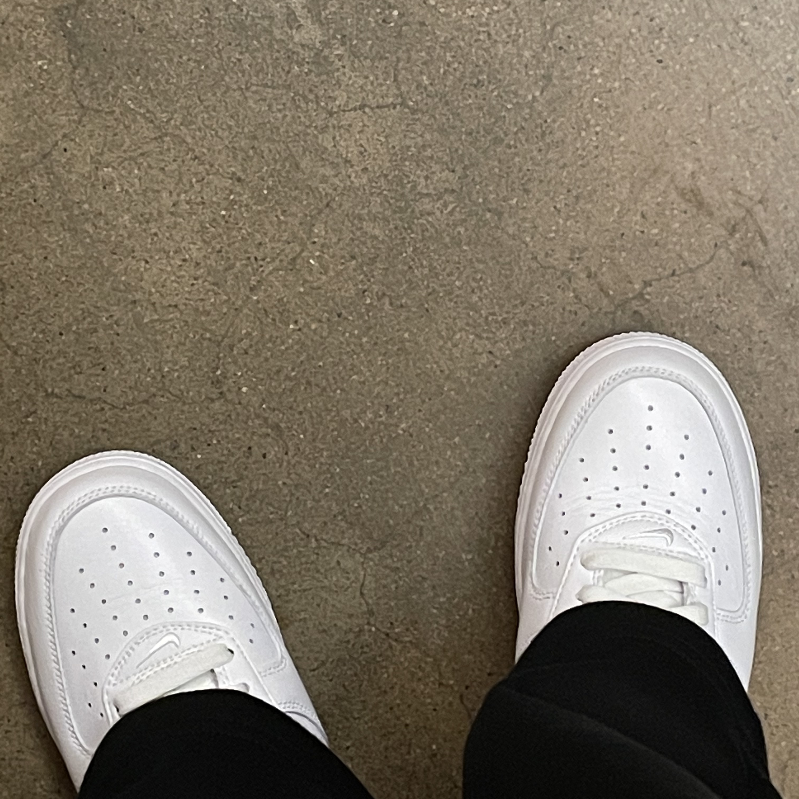 Nike Air Force 1 Low Retro Color of the Month White 착용 스타일