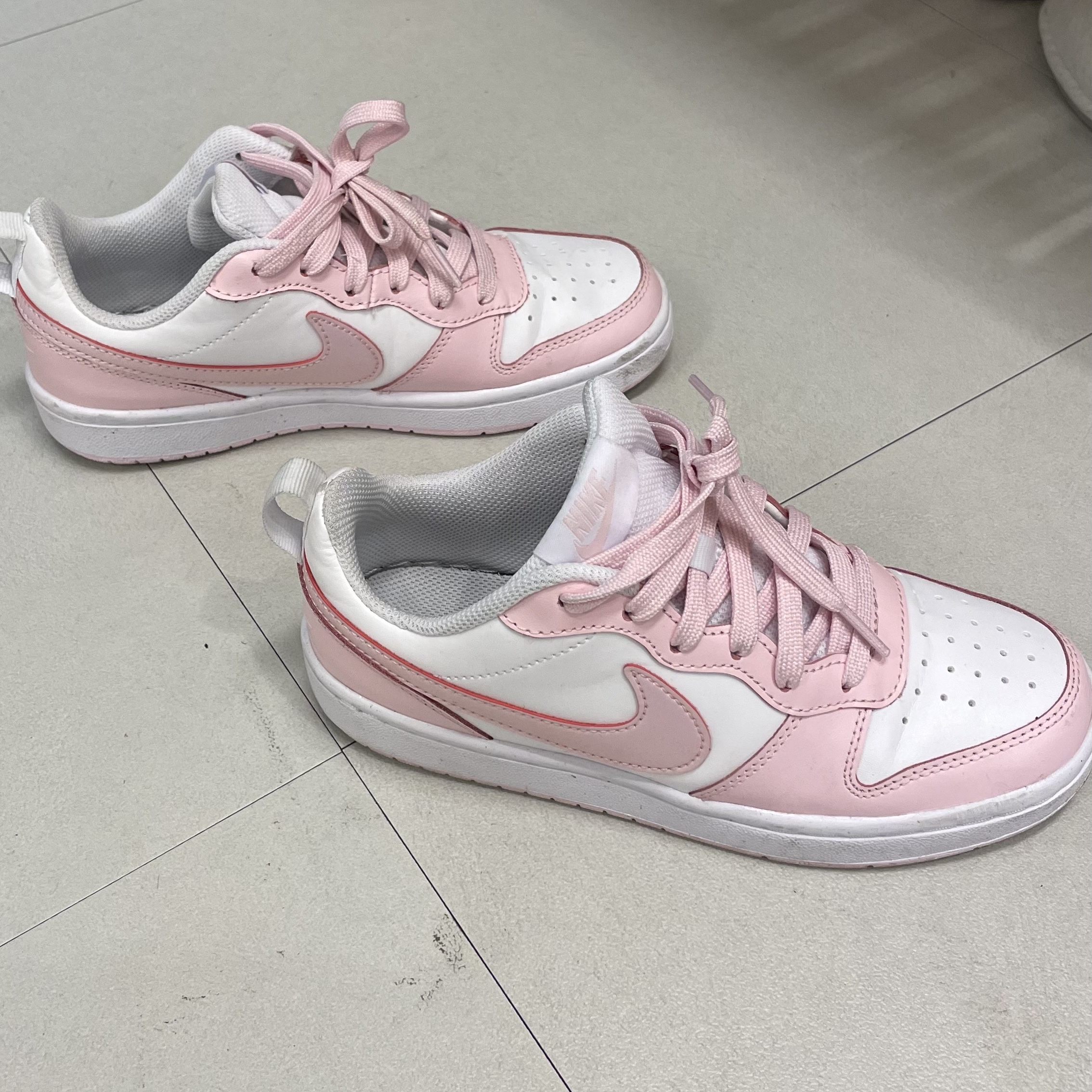 (GS) Nike Court Borough 2 SE White Pink Foam 착용 스타일