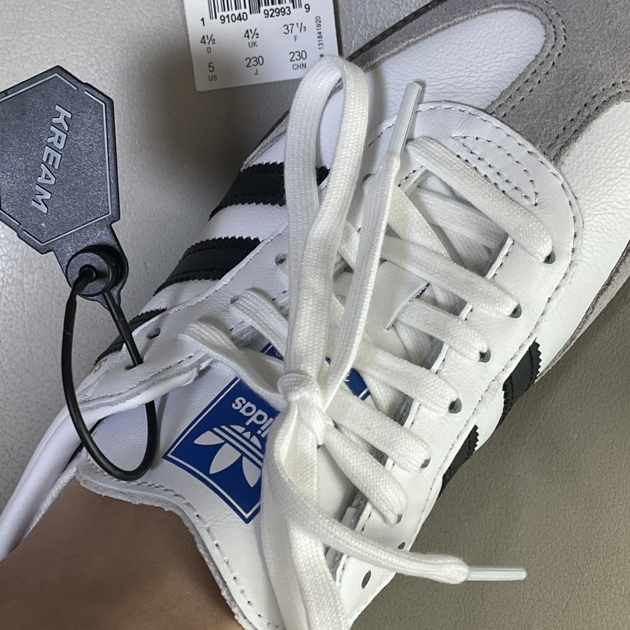 Adidas Samba OG Cloud White 착용 스타일 - 2