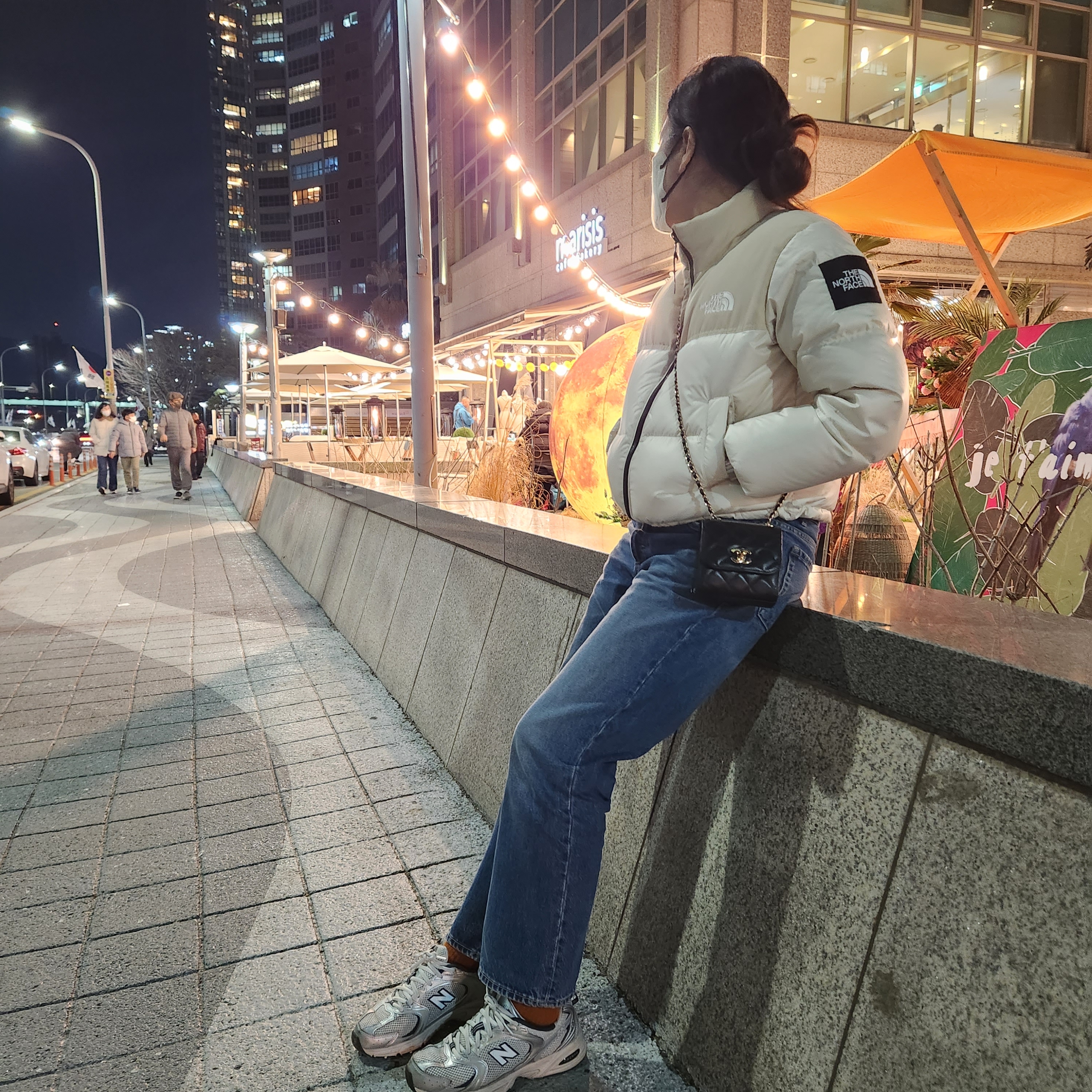 (W) The North Face White Label Novelty Nuptse Down Jacket Cream 착용 스타일 - 4