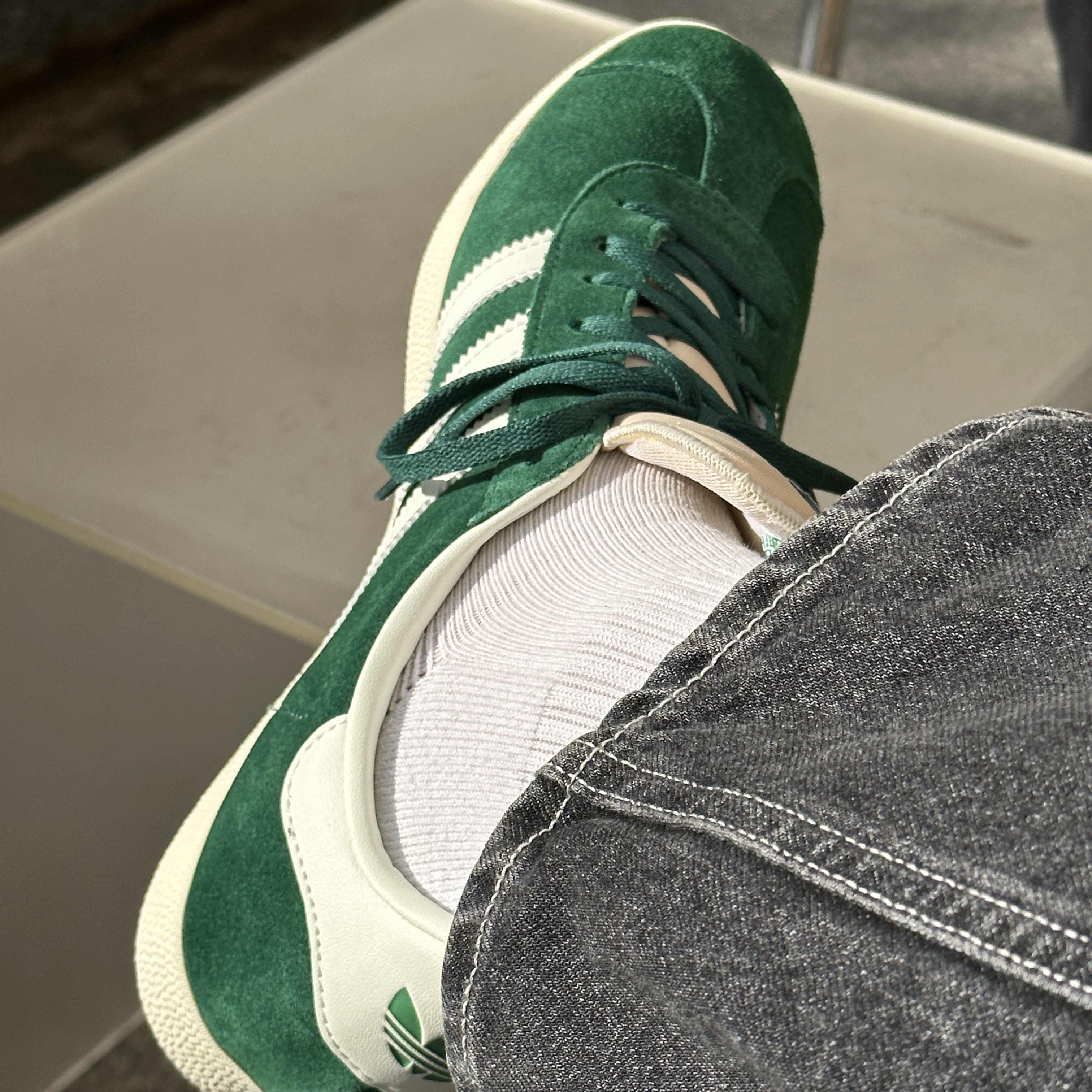 Adidas Gazelle Dark Green Cream White 착용 스타일