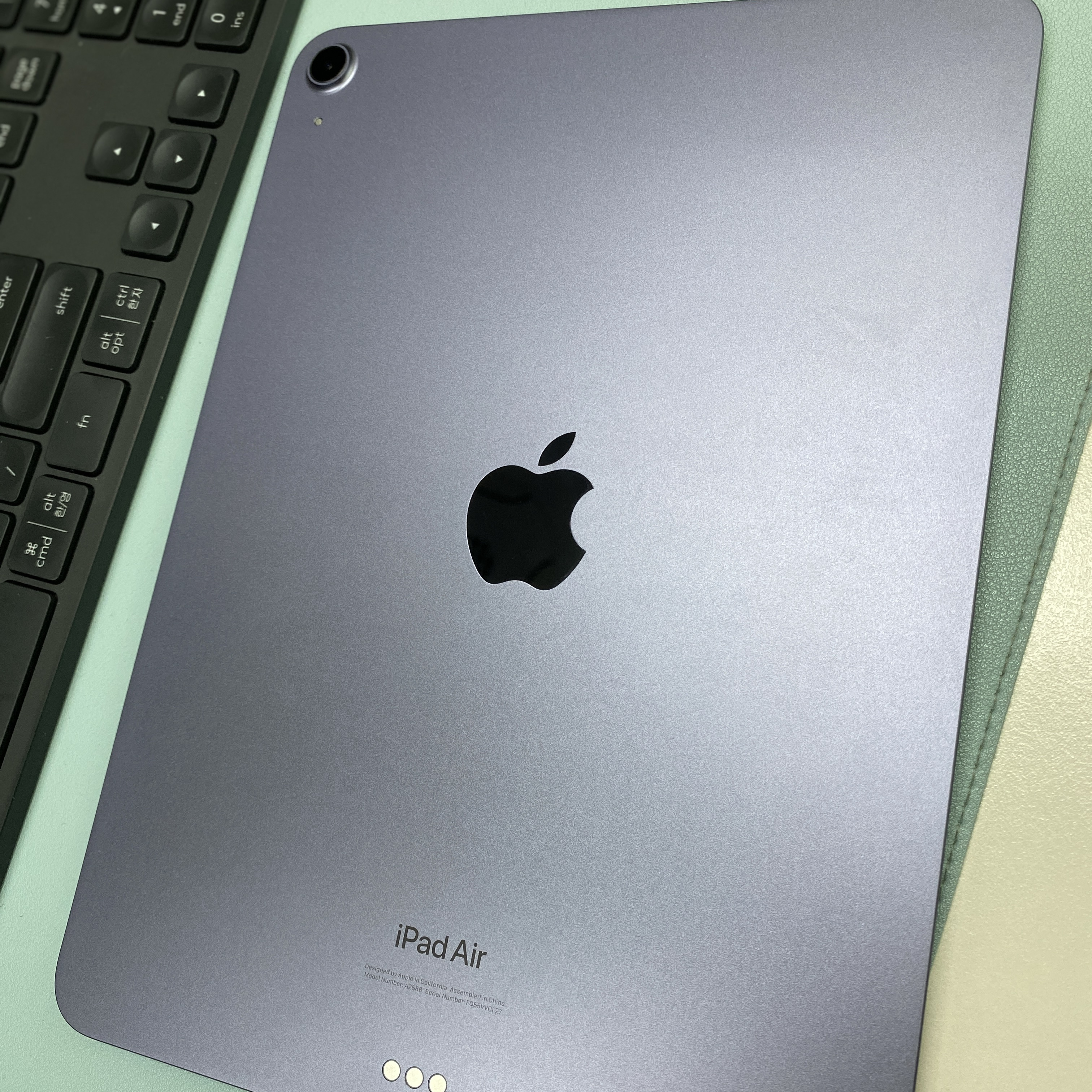 Apple iPad Air 5th Gen Wifi 64GB Purple (Korean Ver.) 착용 스타일 - 3